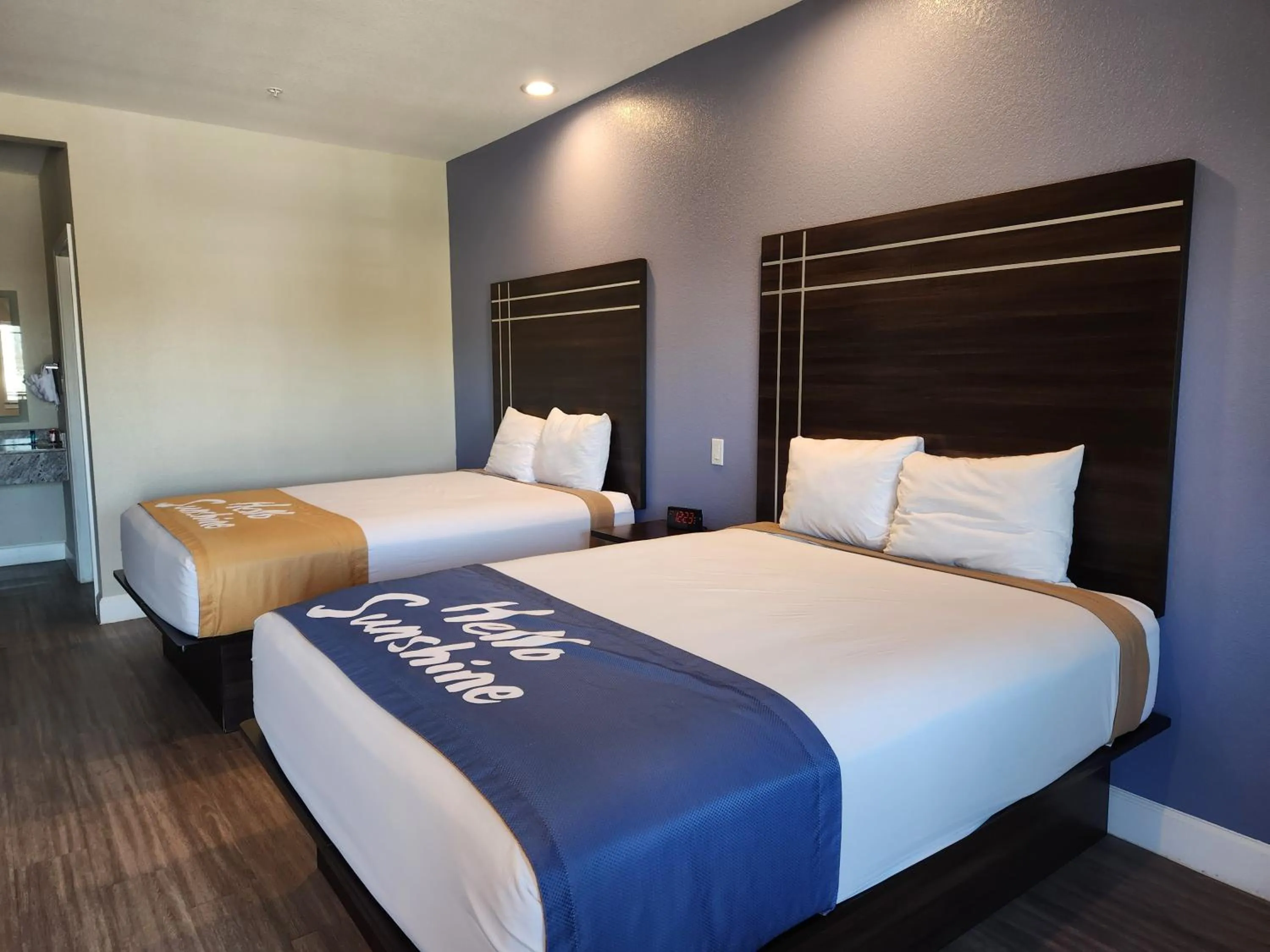 Bedroom, Bed in Days Inn & Suites by Wyndham La Porte