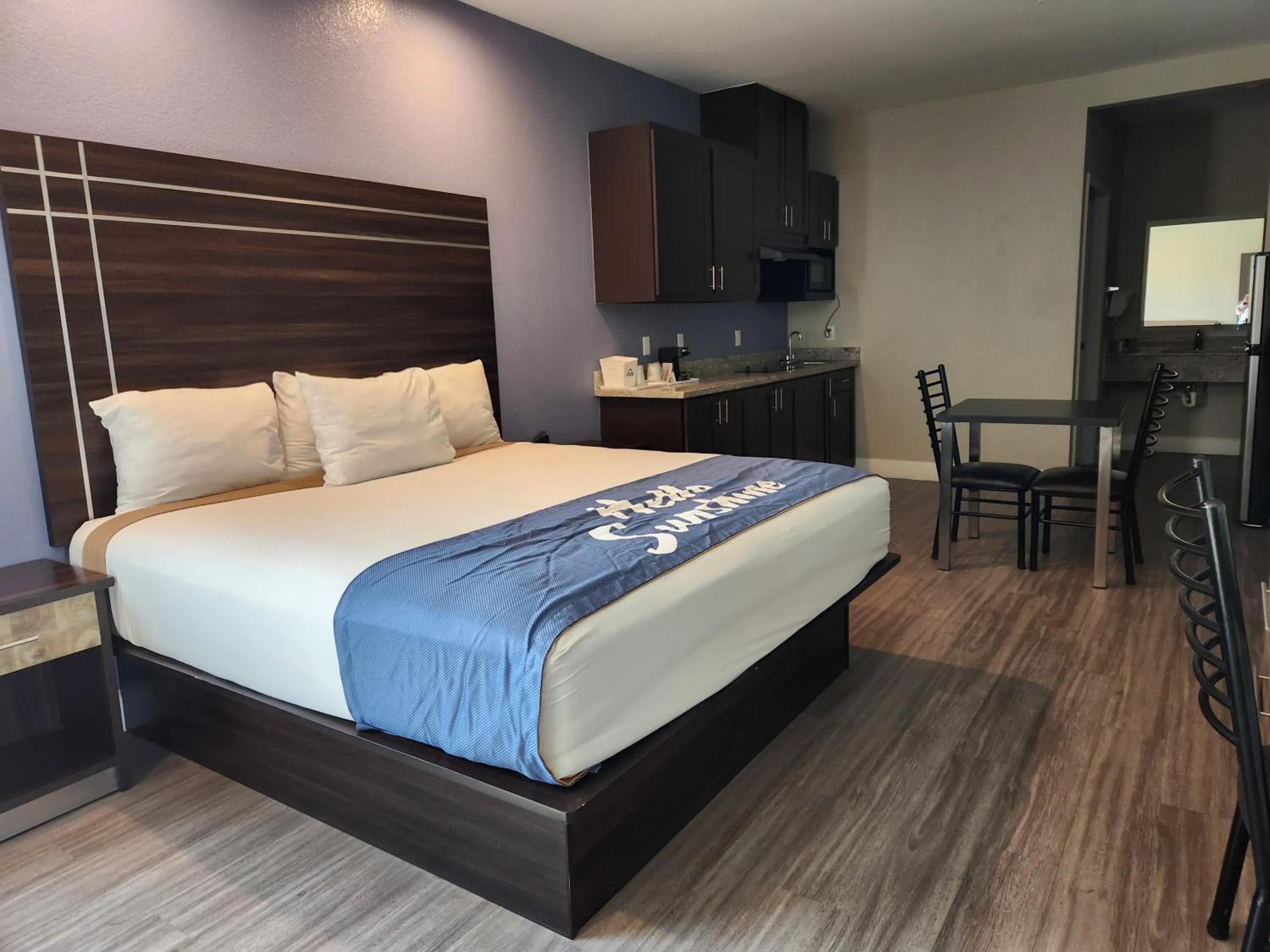 Bedroom, Bed in Days Inn & Suites by Wyndham La Porte