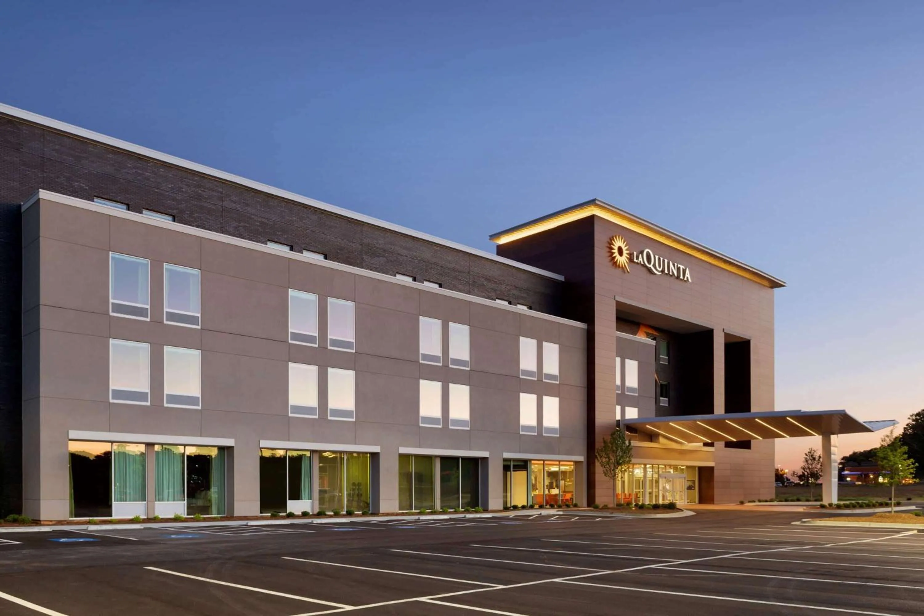 Property building in La Quinta Inn & Suites by Wyndham Braselton