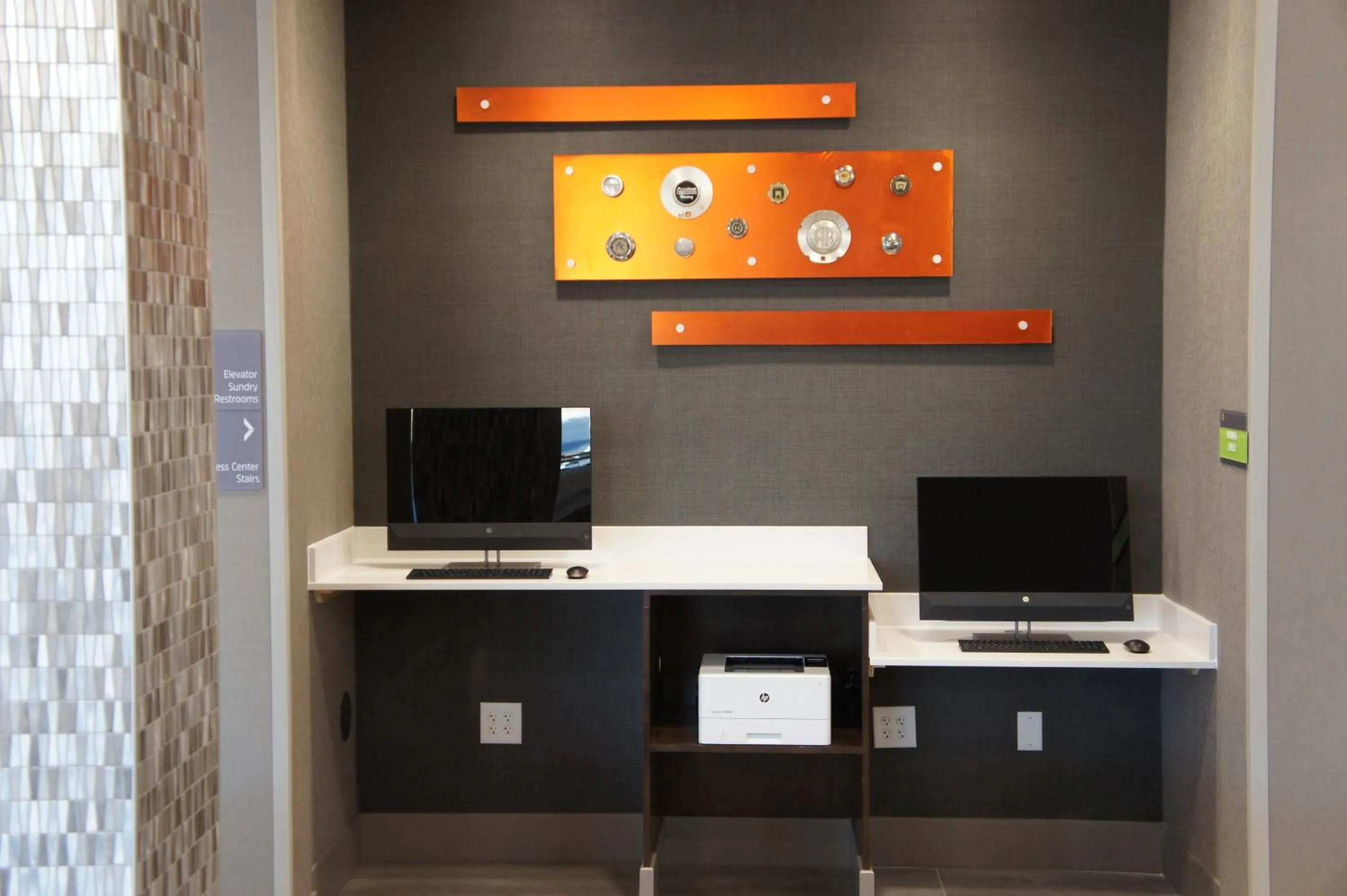 Business facilities in La Quinta Inn & Suites by Wyndham Braselton