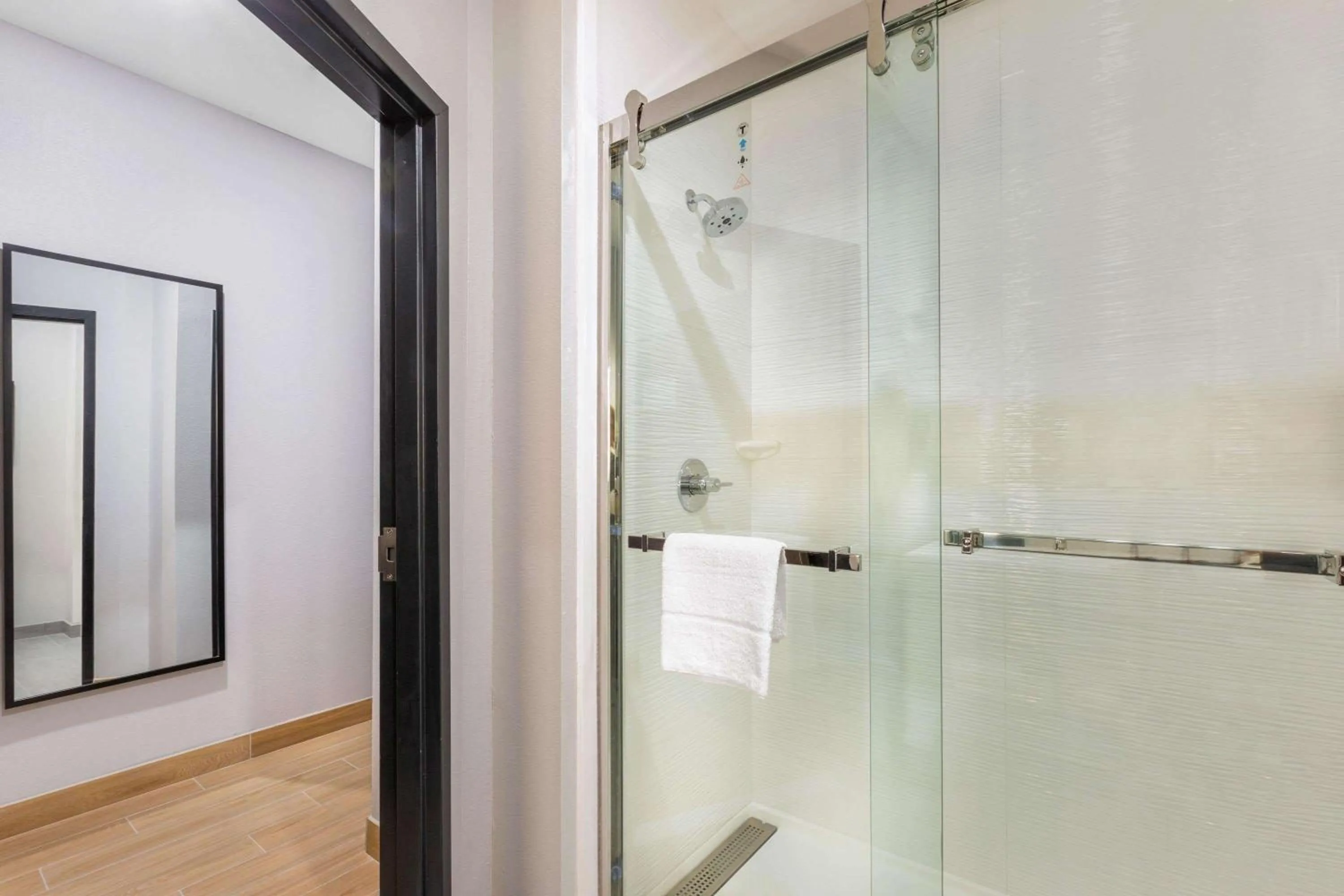 Shower in La Quinta Inn & Suites by Wyndham Galveston West Seawall