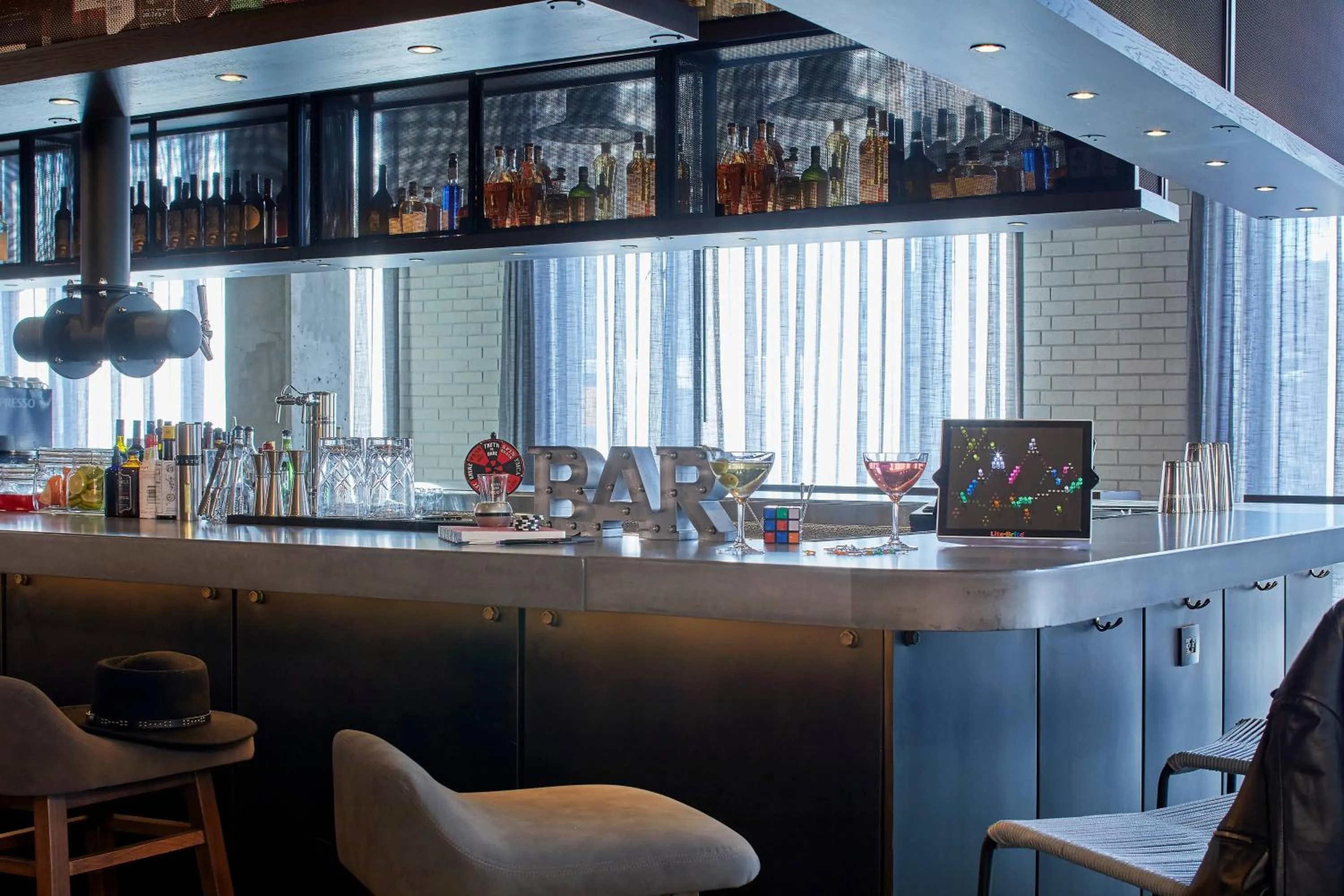 Lounge or bar in Moxy Columbus Short North