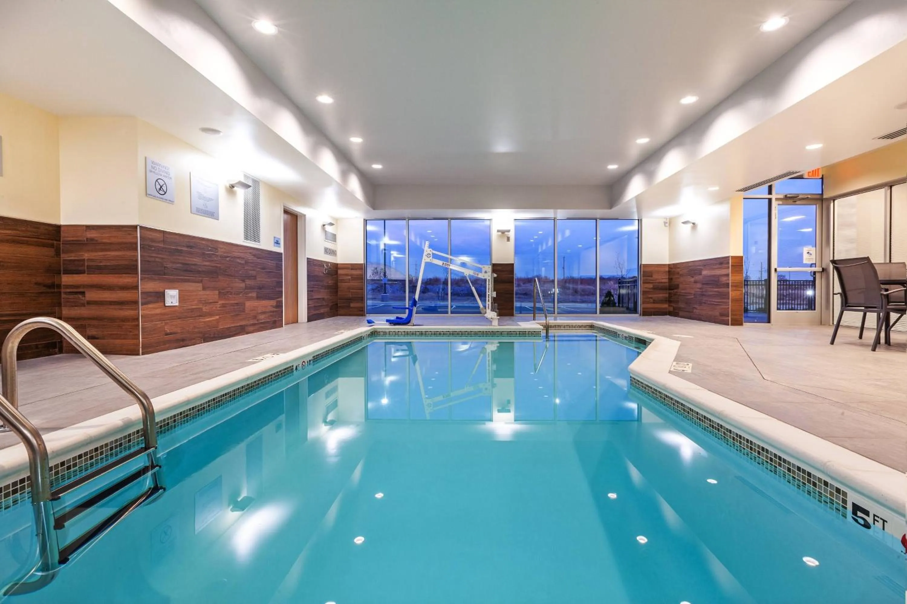 Swimming pool in Fairfield Inn & Suites by Marriott Tulsa Catoosa