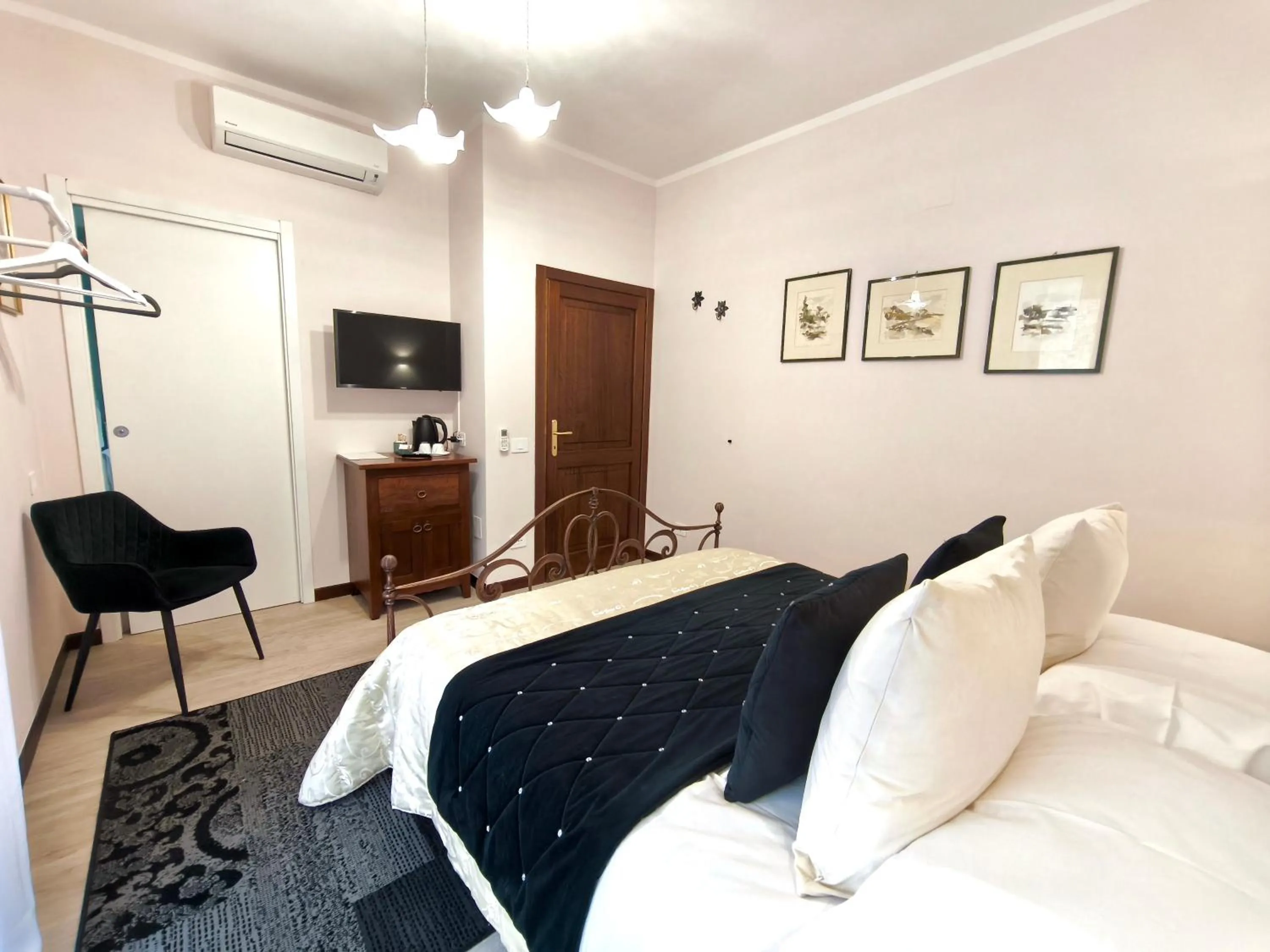 Bedroom, Bed in Villamena