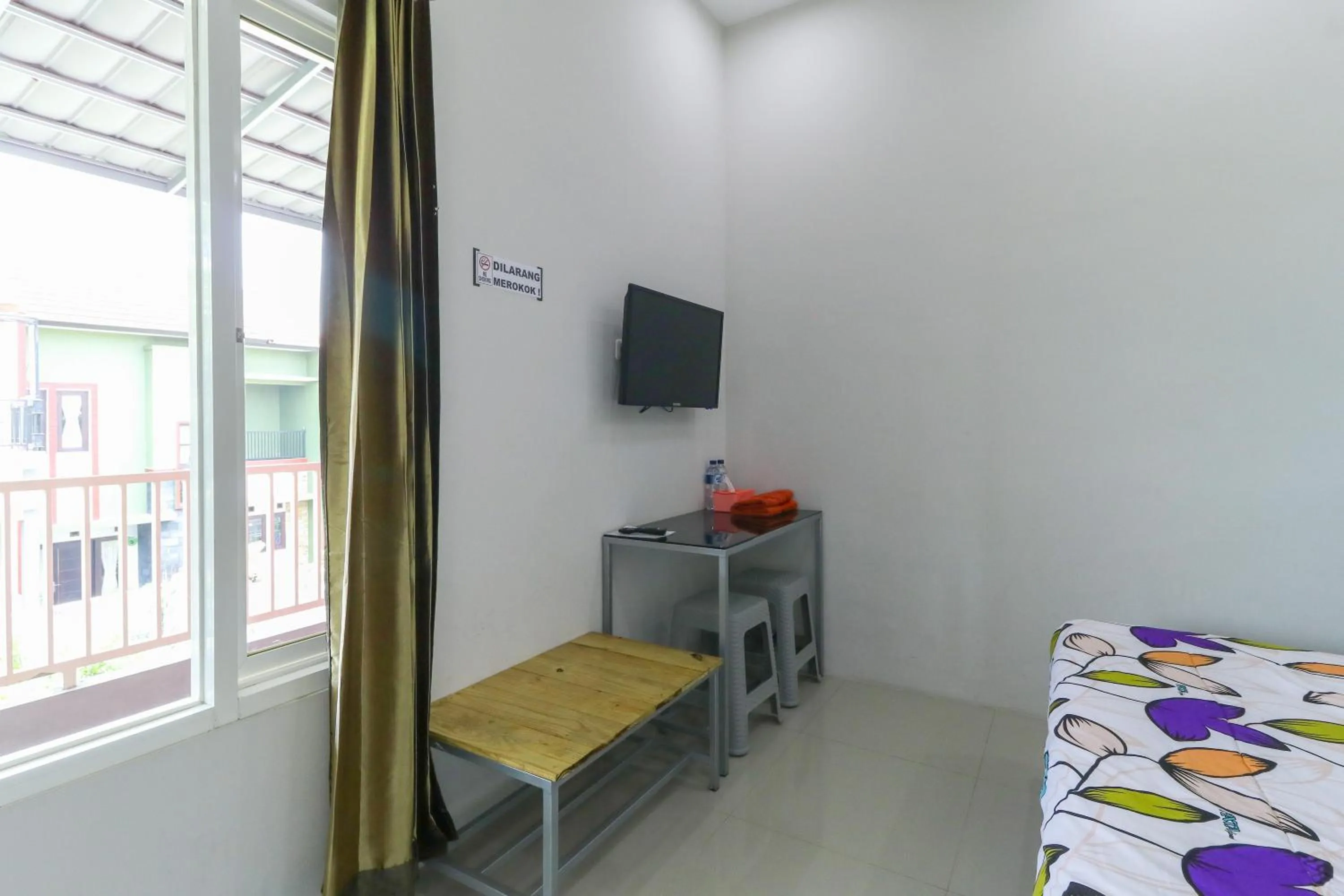 Bedroom, Bed in Griya Mulya near Alun Alun Batu Mitra RedDoorz