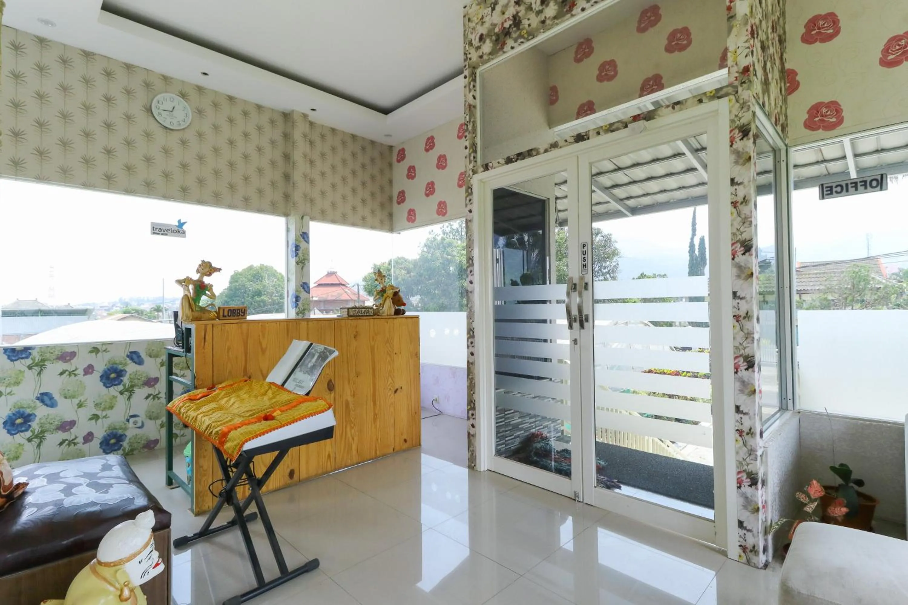 Lobby or reception in Griya Mulya near Alun Alun Batu Mitra RedDoorz