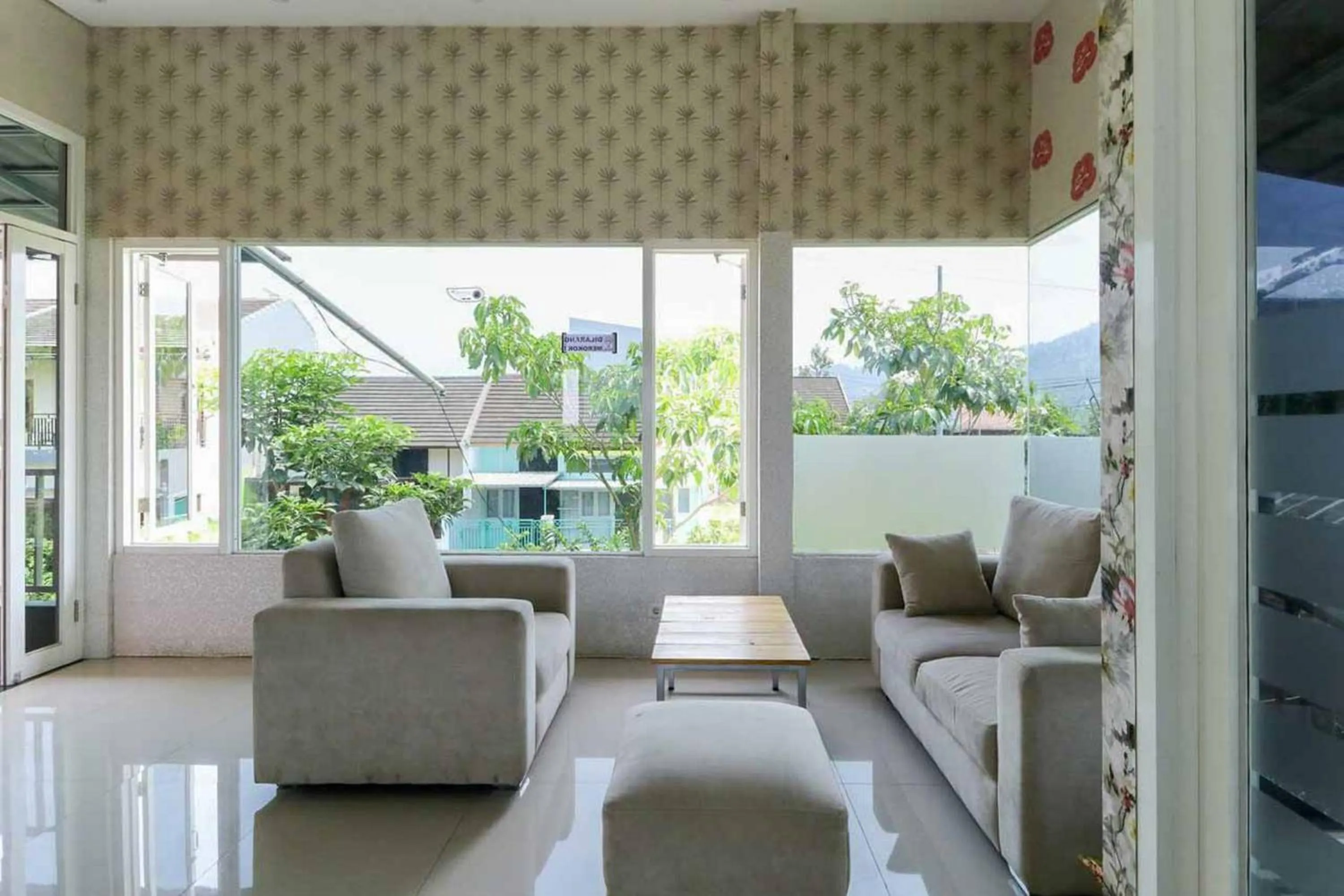 Seating area in Griya Mulya near Alun Alun Batu Mitra RedDoorz