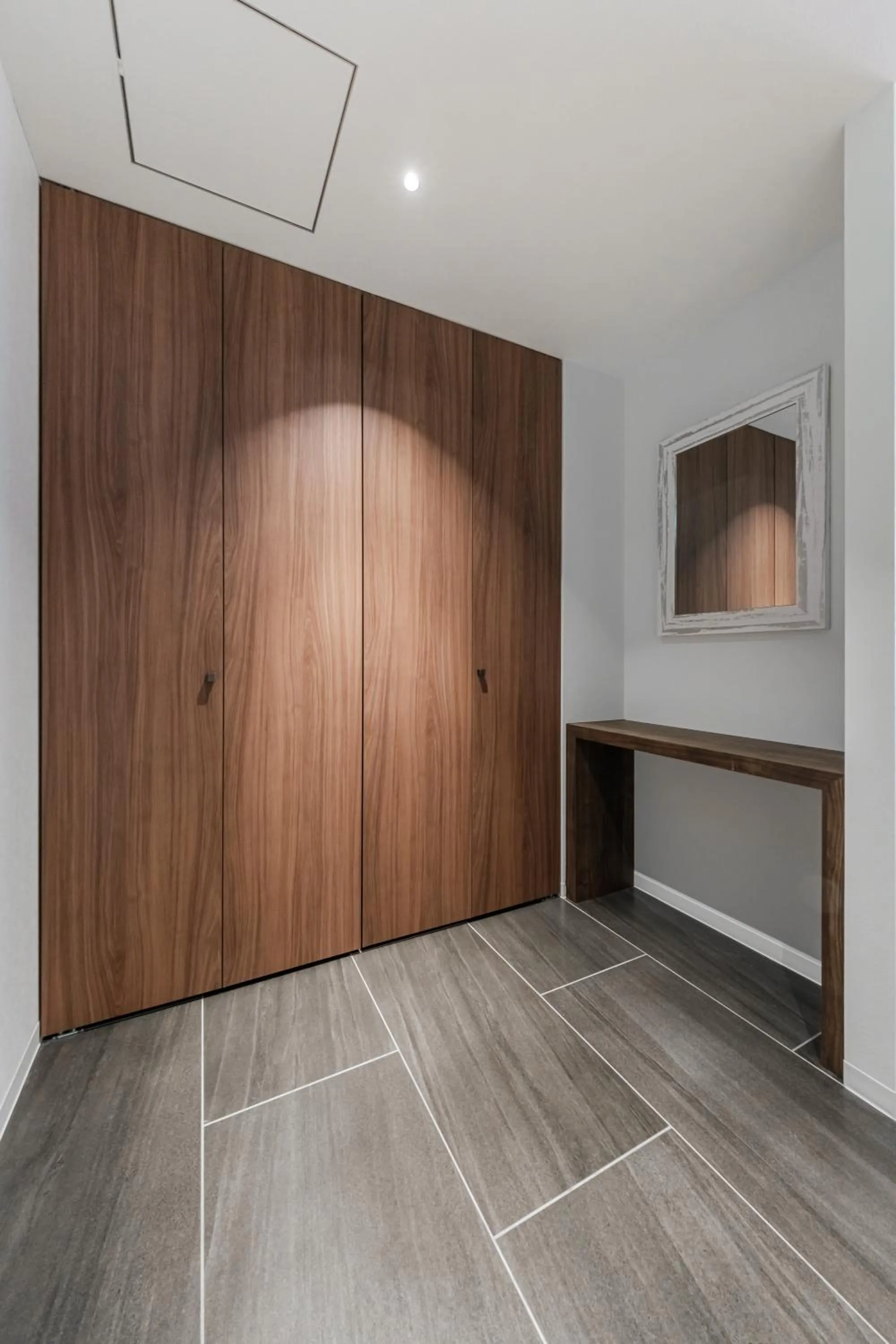 wardrobe in The Vale Rusutsu