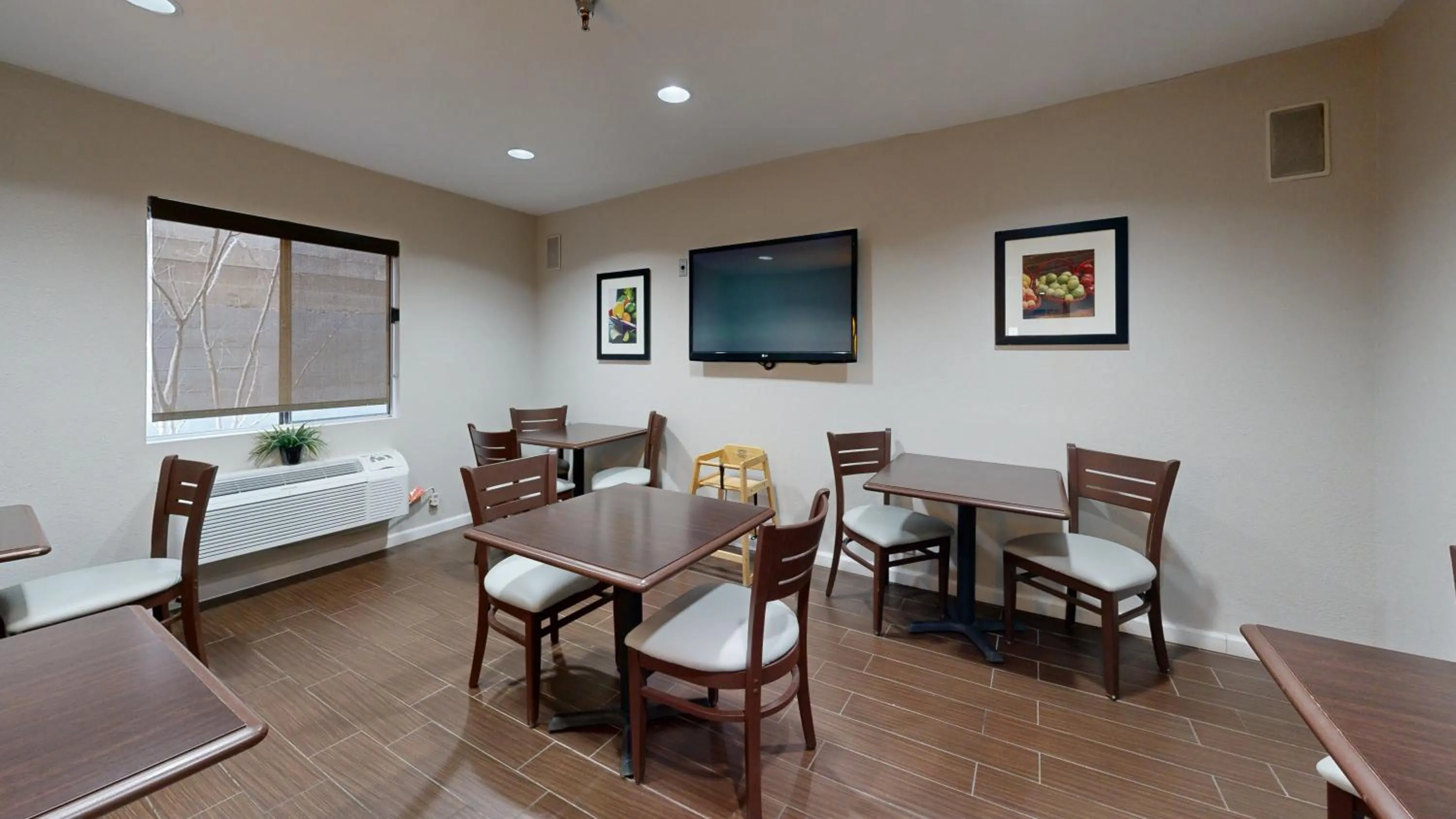 Bed in Comfort Inn Gaslamp Convention Center