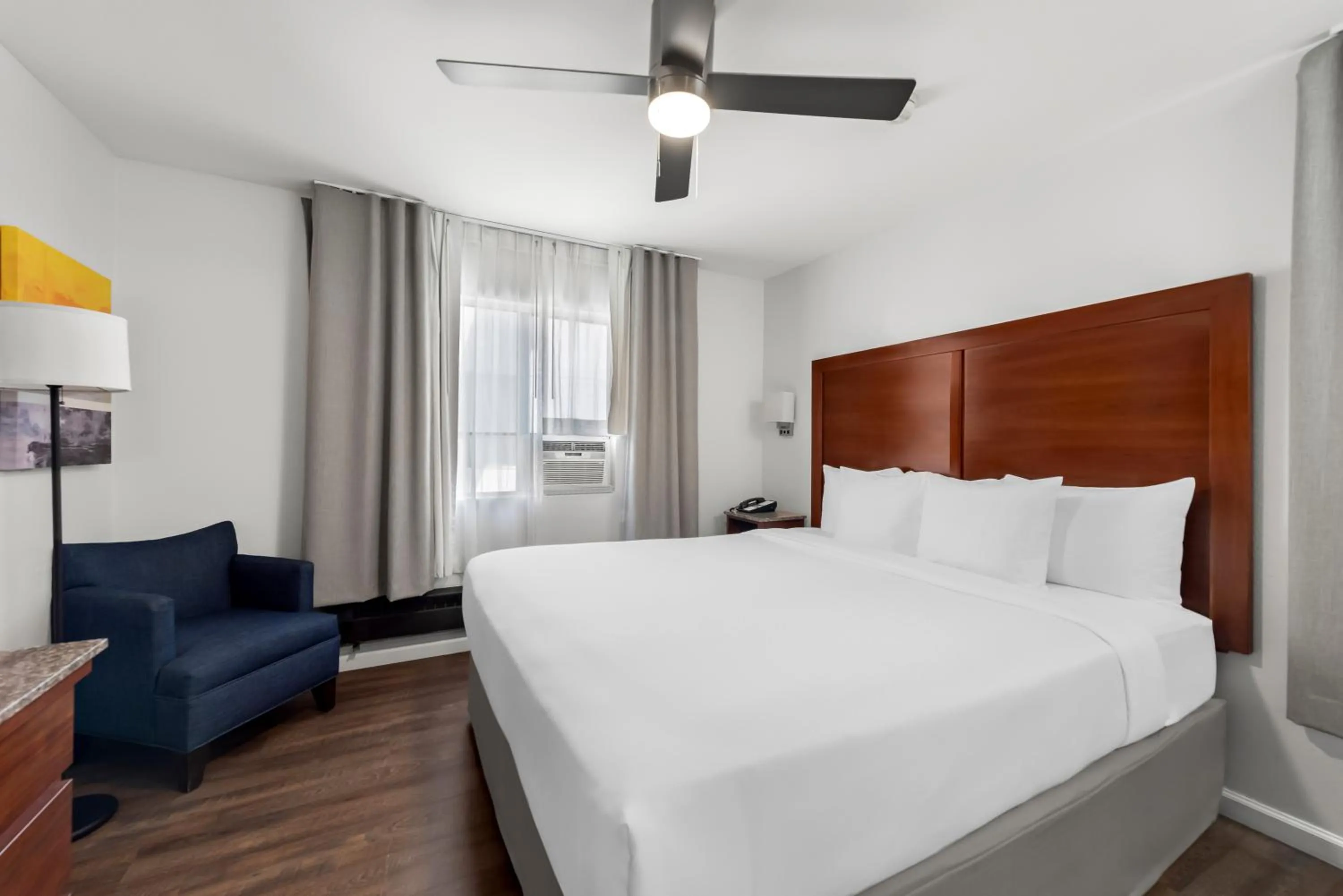 Bed in Comfort Inn Gaslamp Convention Center