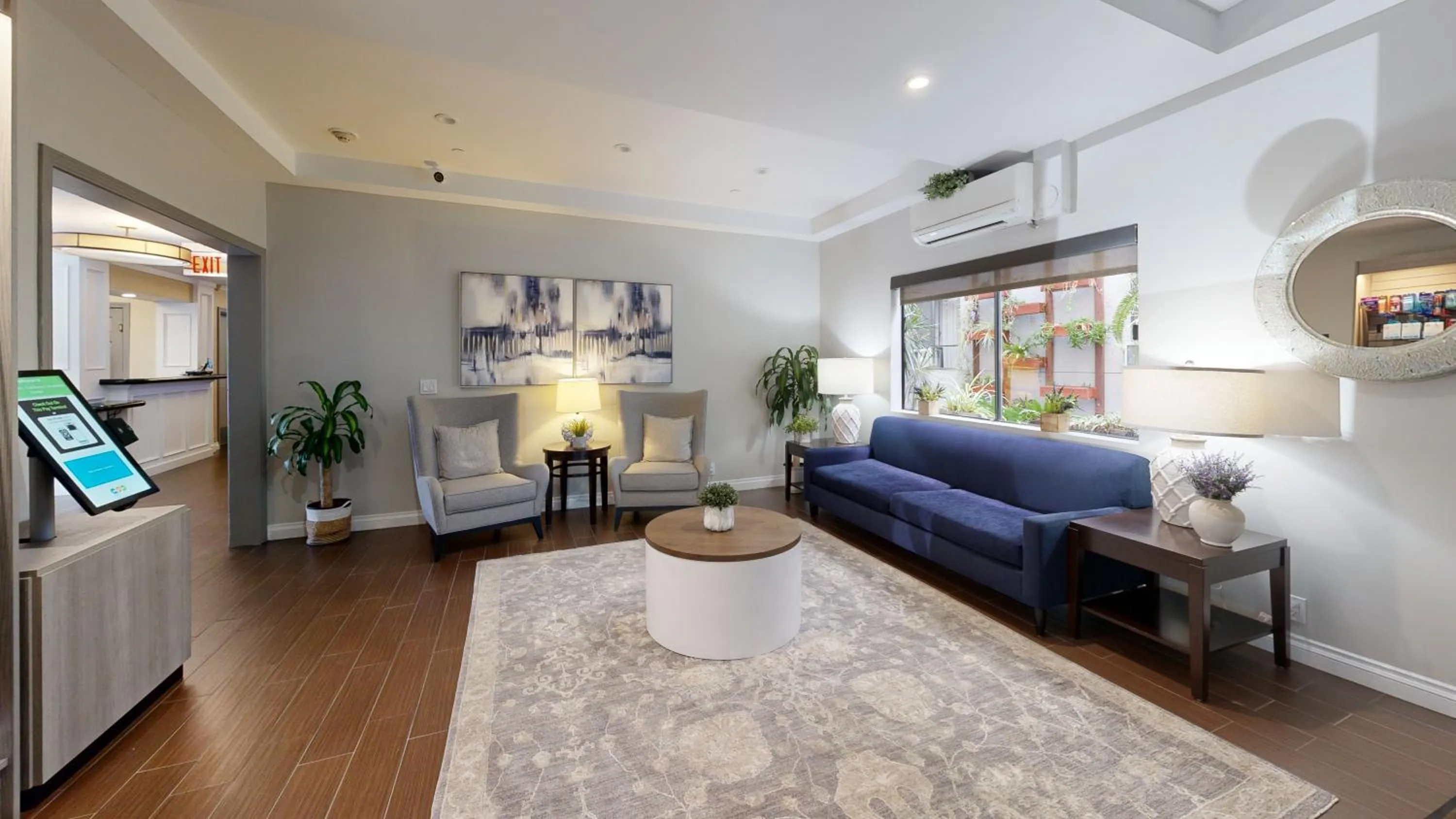 Bed in Comfort Inn Gaslamp Convention Center