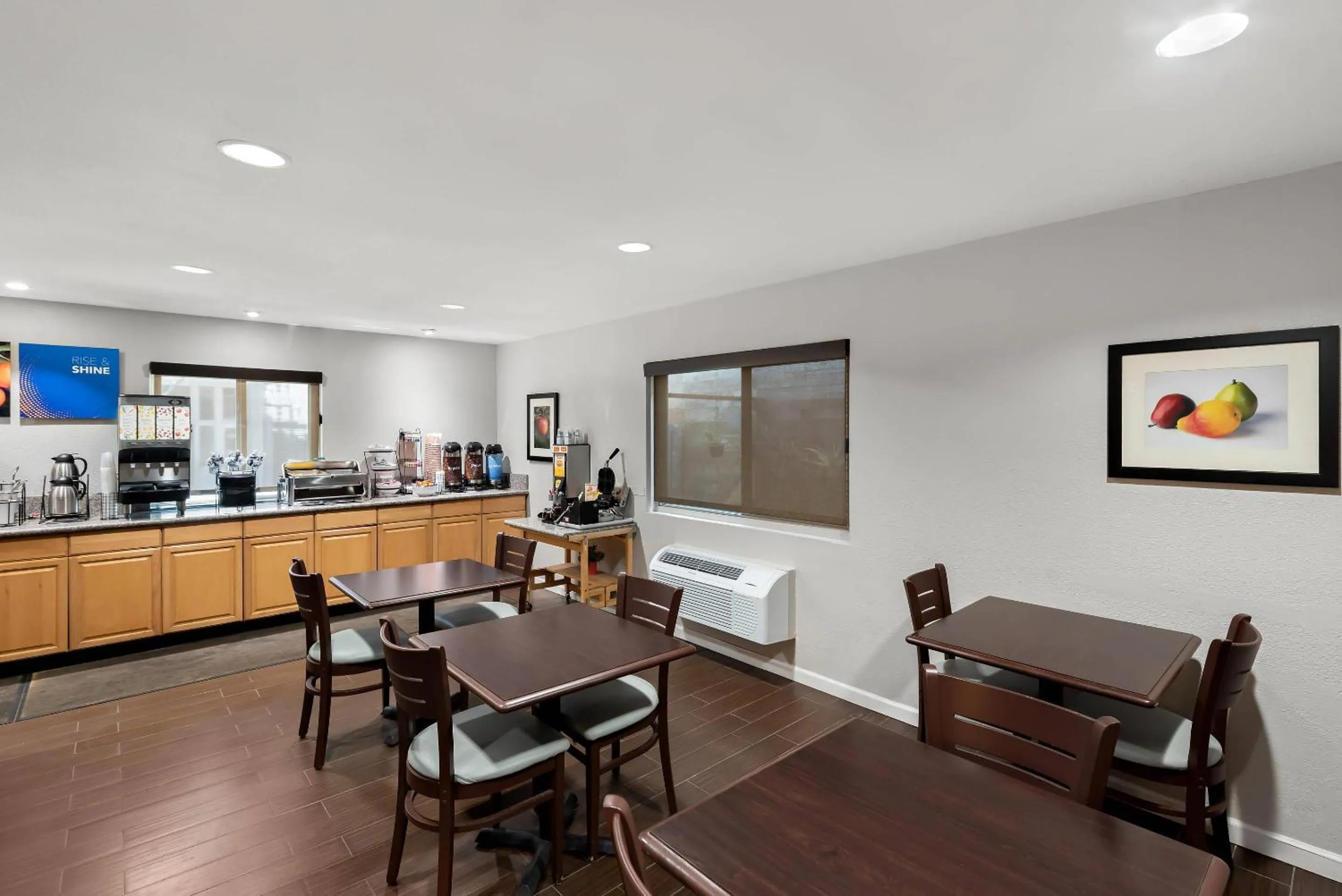 Breakfast in Comfort Inn Gaslamp Convention Center