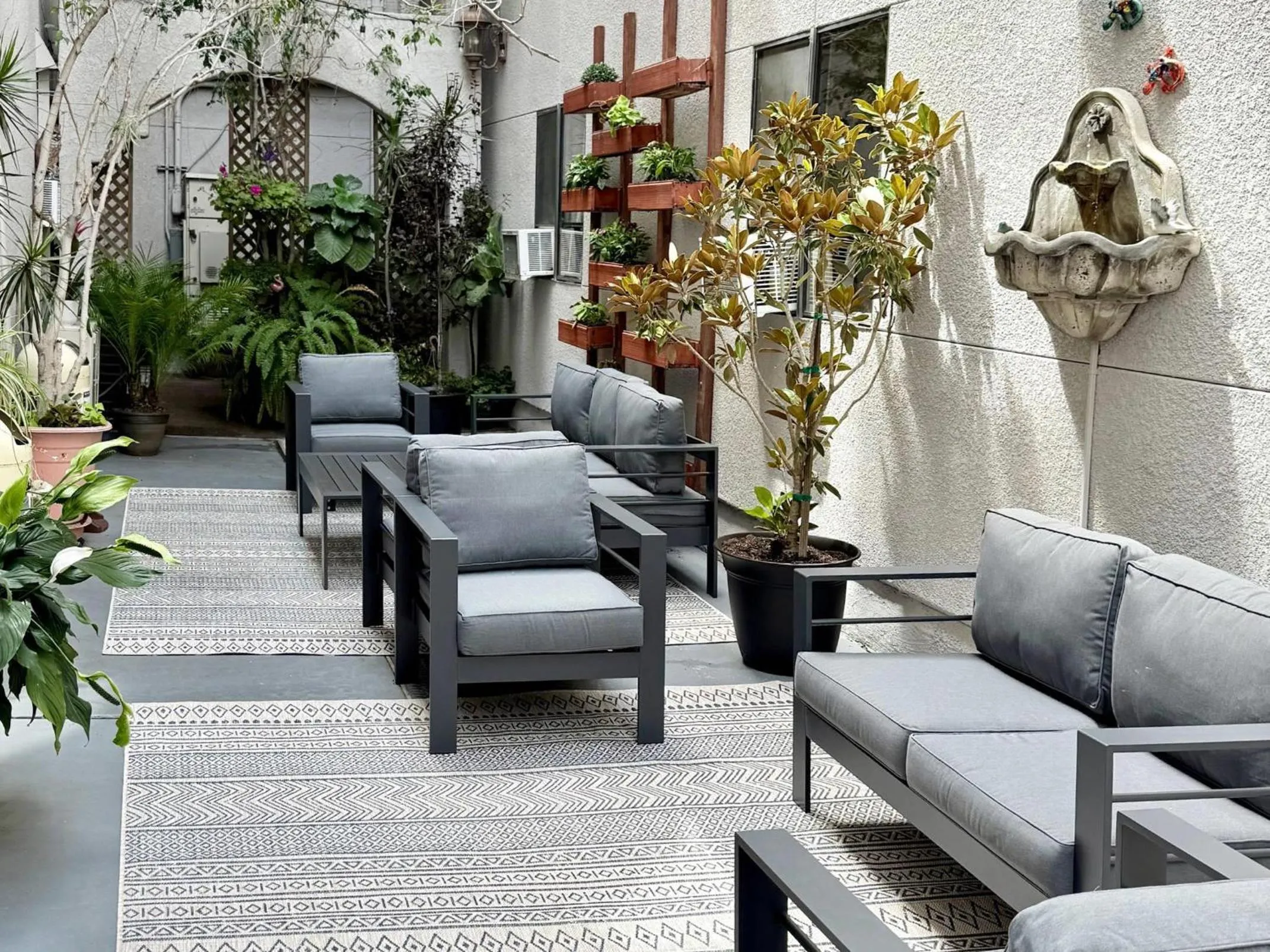 Swimming pool in Comfort Inn Gaslamp Convention Center