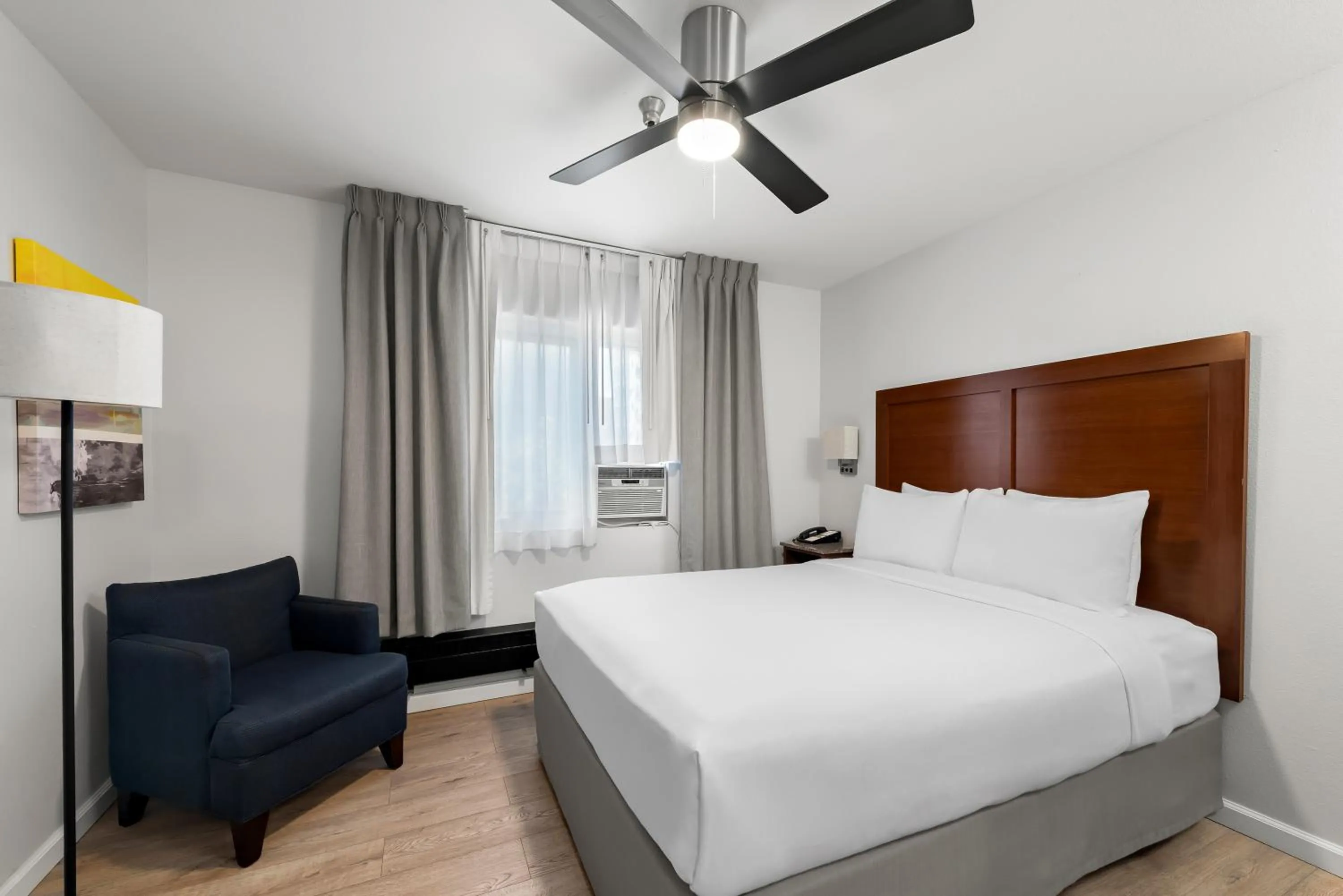 Bed in Comfort Inn Gaslamp Convention Center