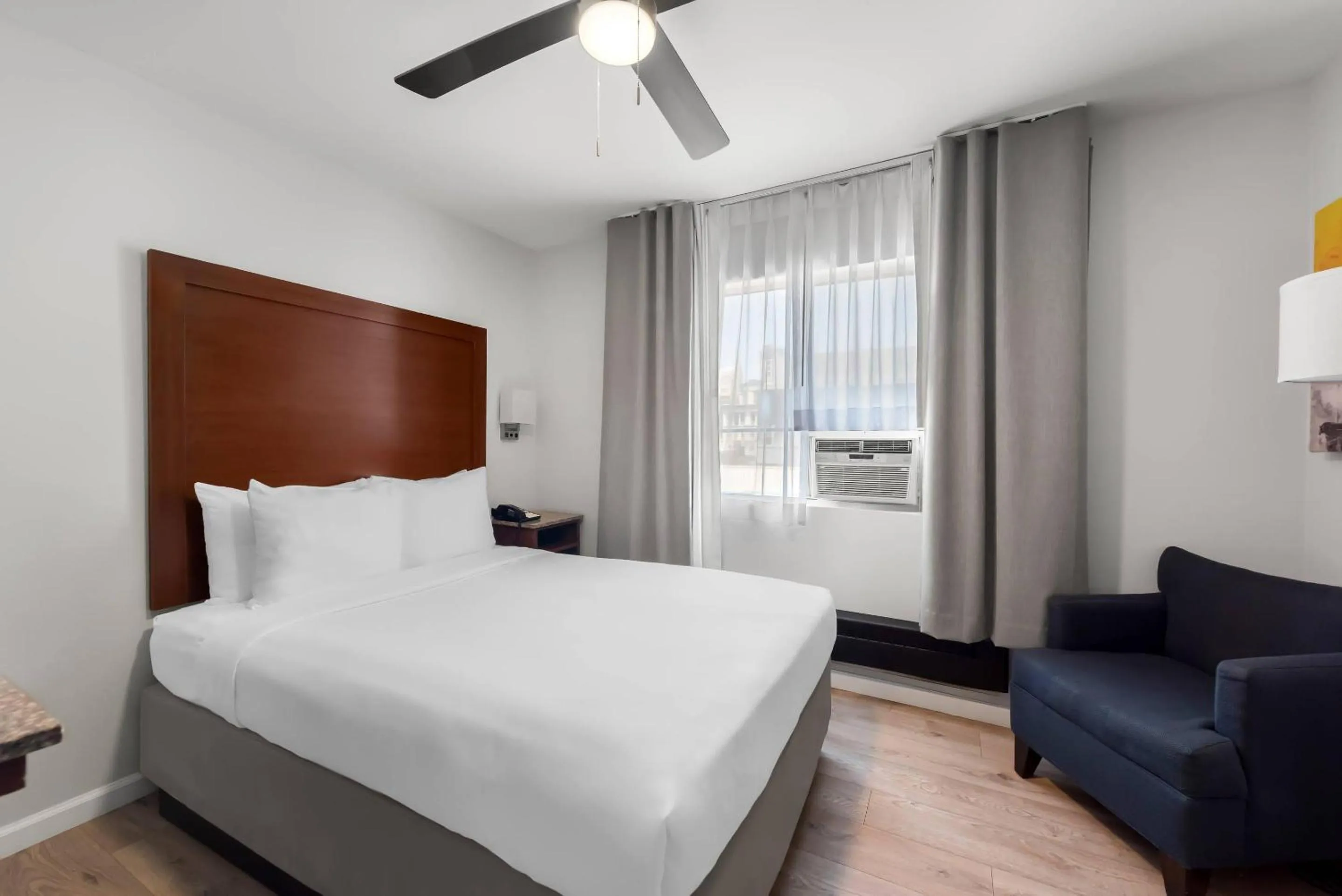 Bedroom, Bed in Comfort Inn Gaslamp Convention Center