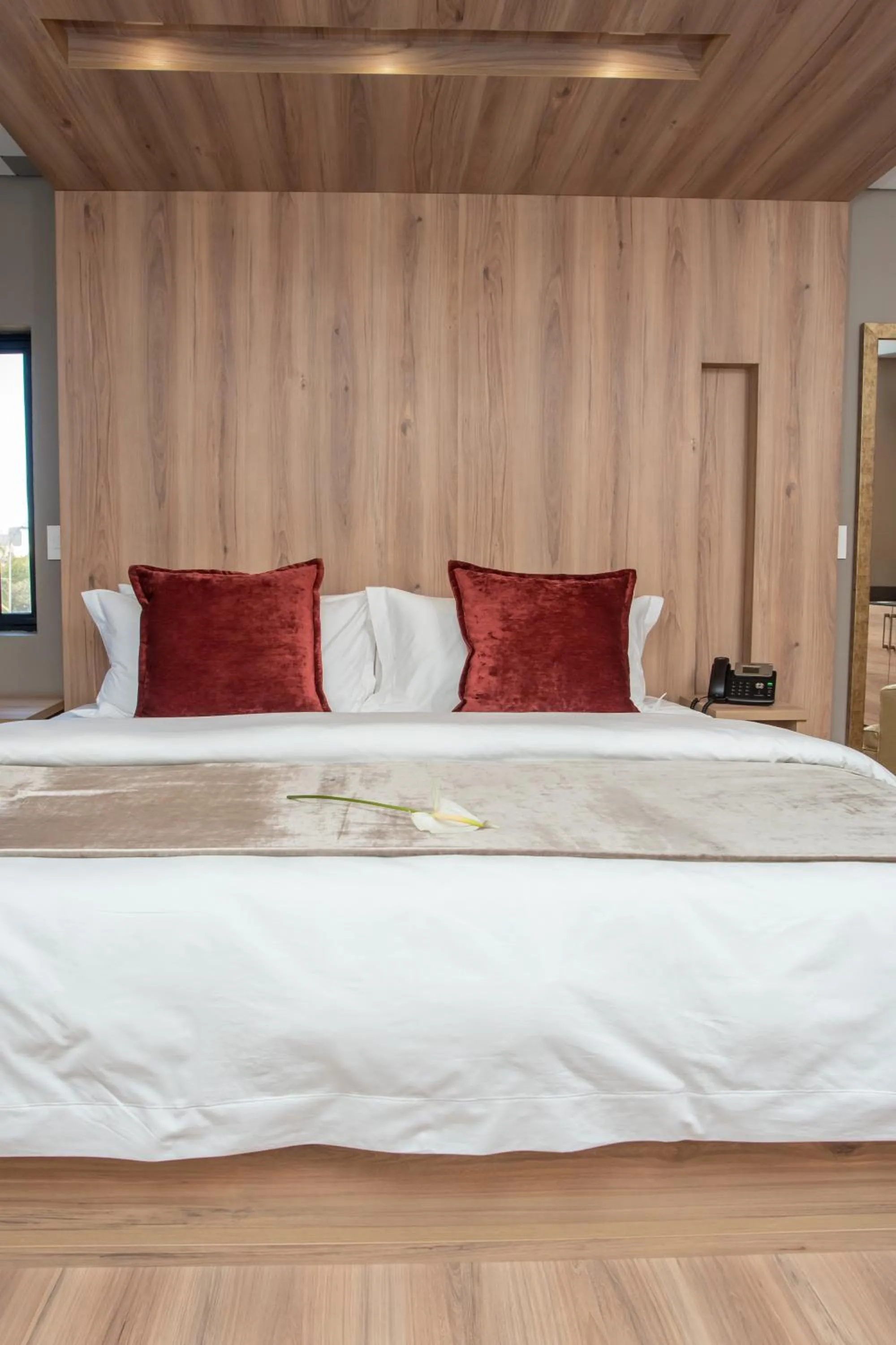 Bed in LOCH LOGAN HOTEL