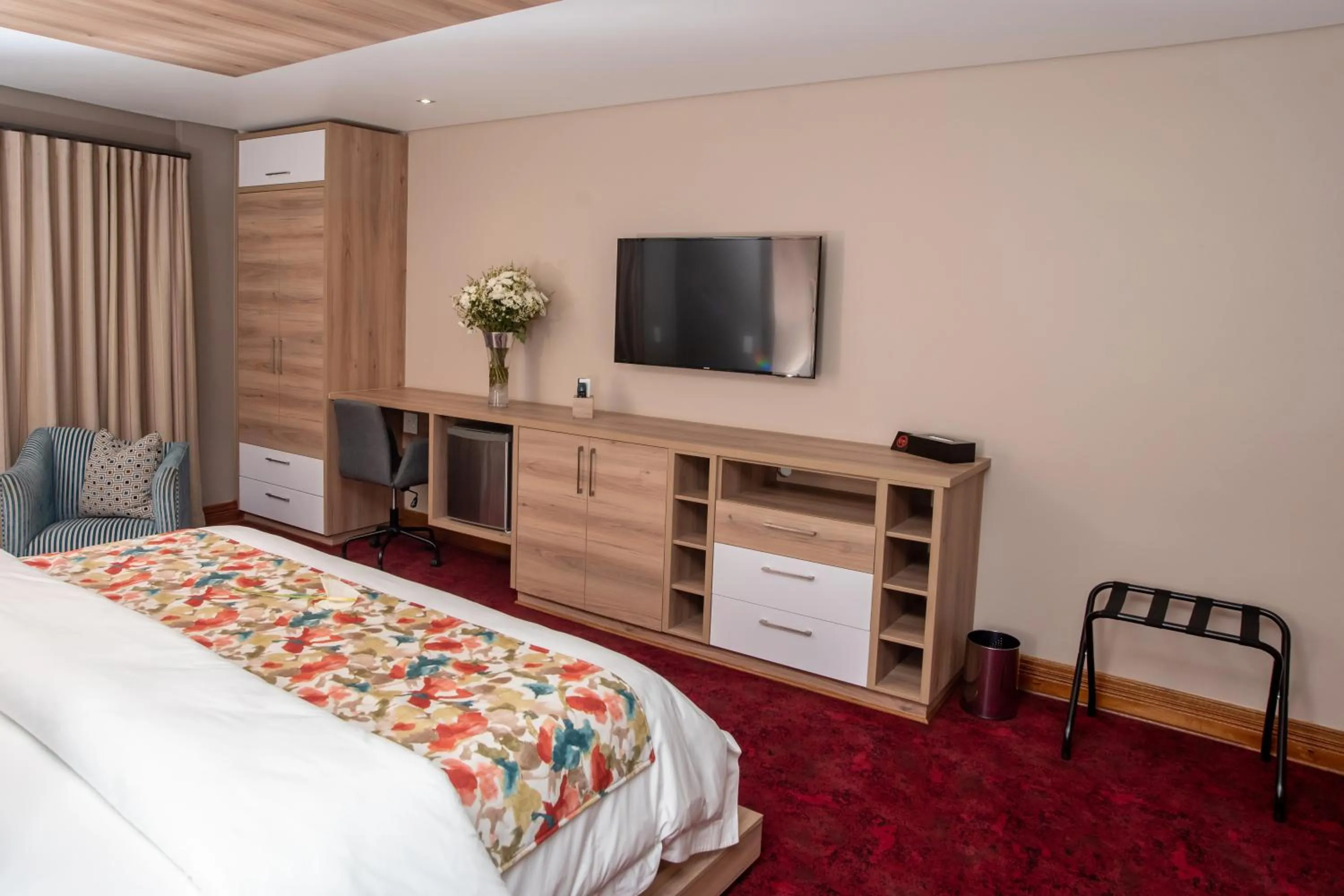 Bed in LOCH LOGAN HOTEL