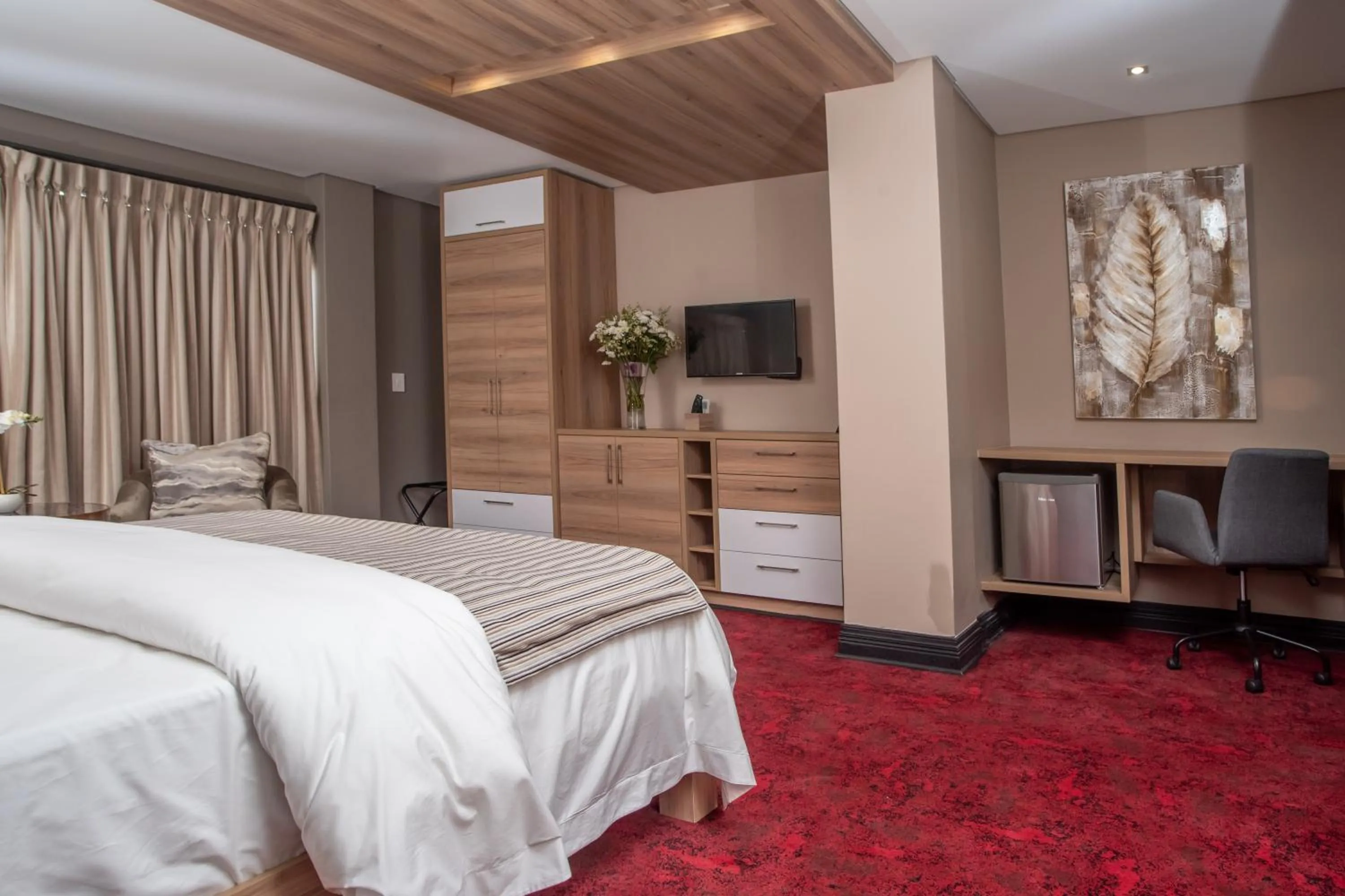 Bed in LOCH LOGAN HOTEL