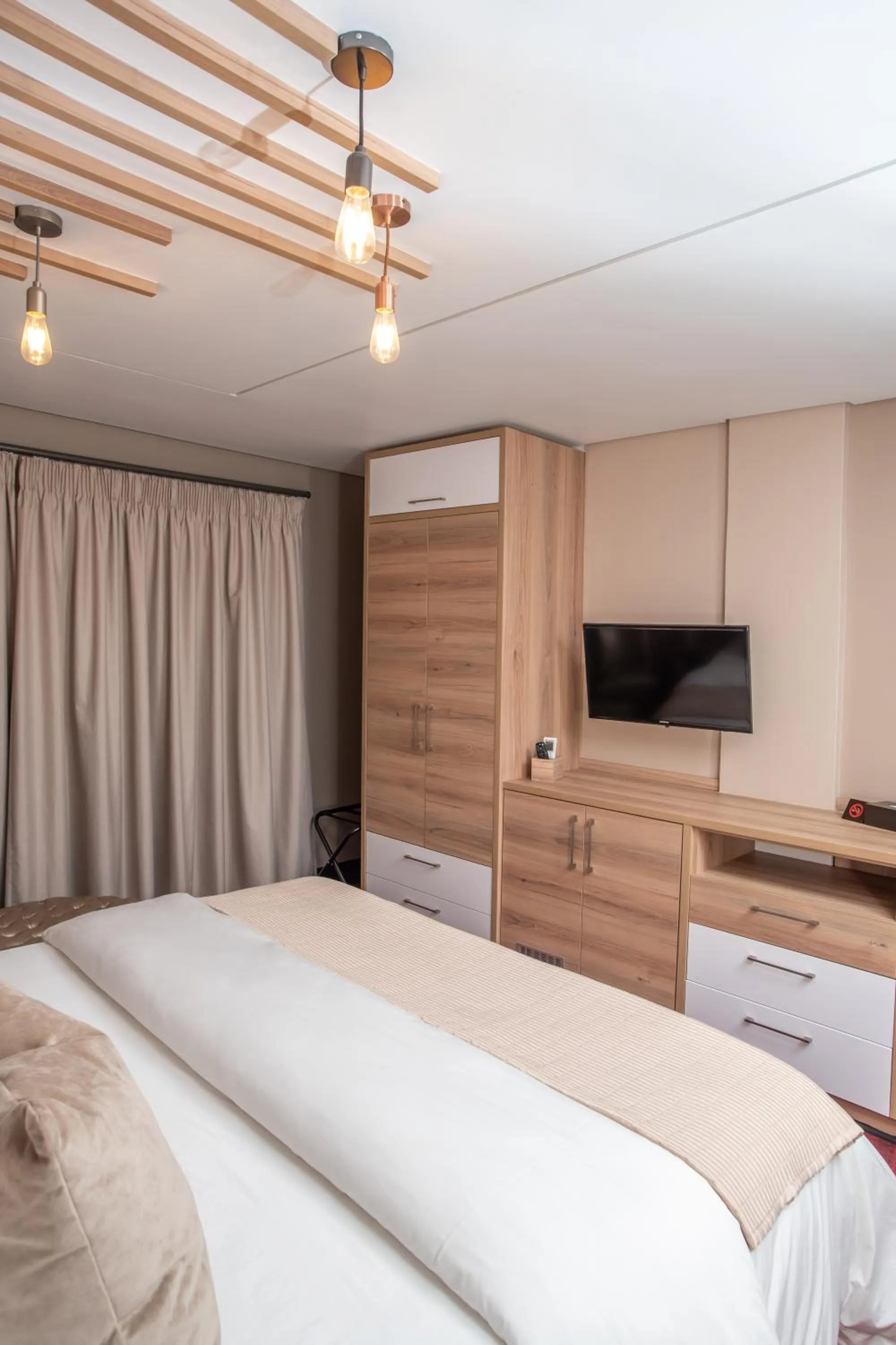 Bed in LOCH LOGAN HOTEL