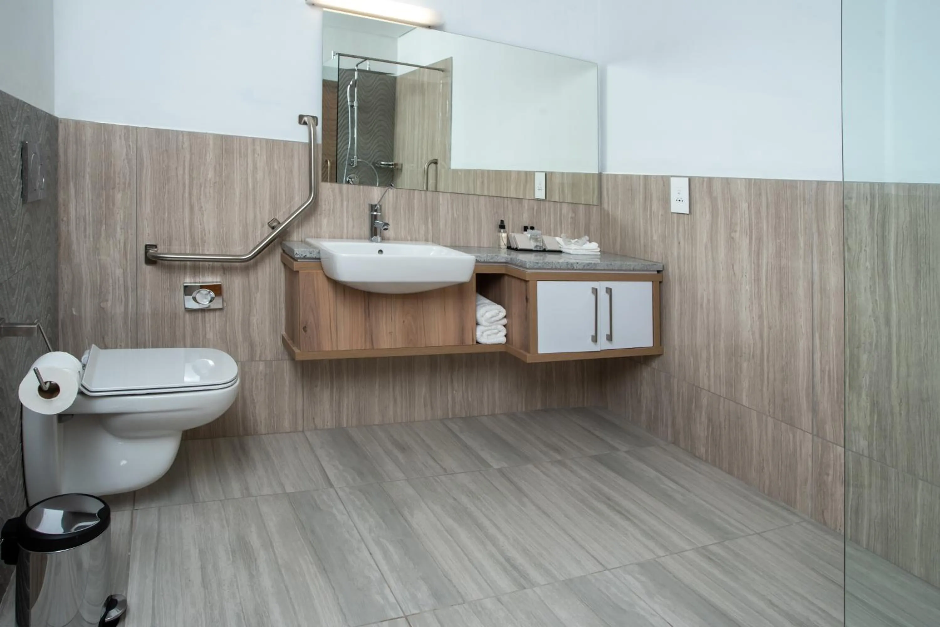 Toilet in LOCH LOGAN HOTEL