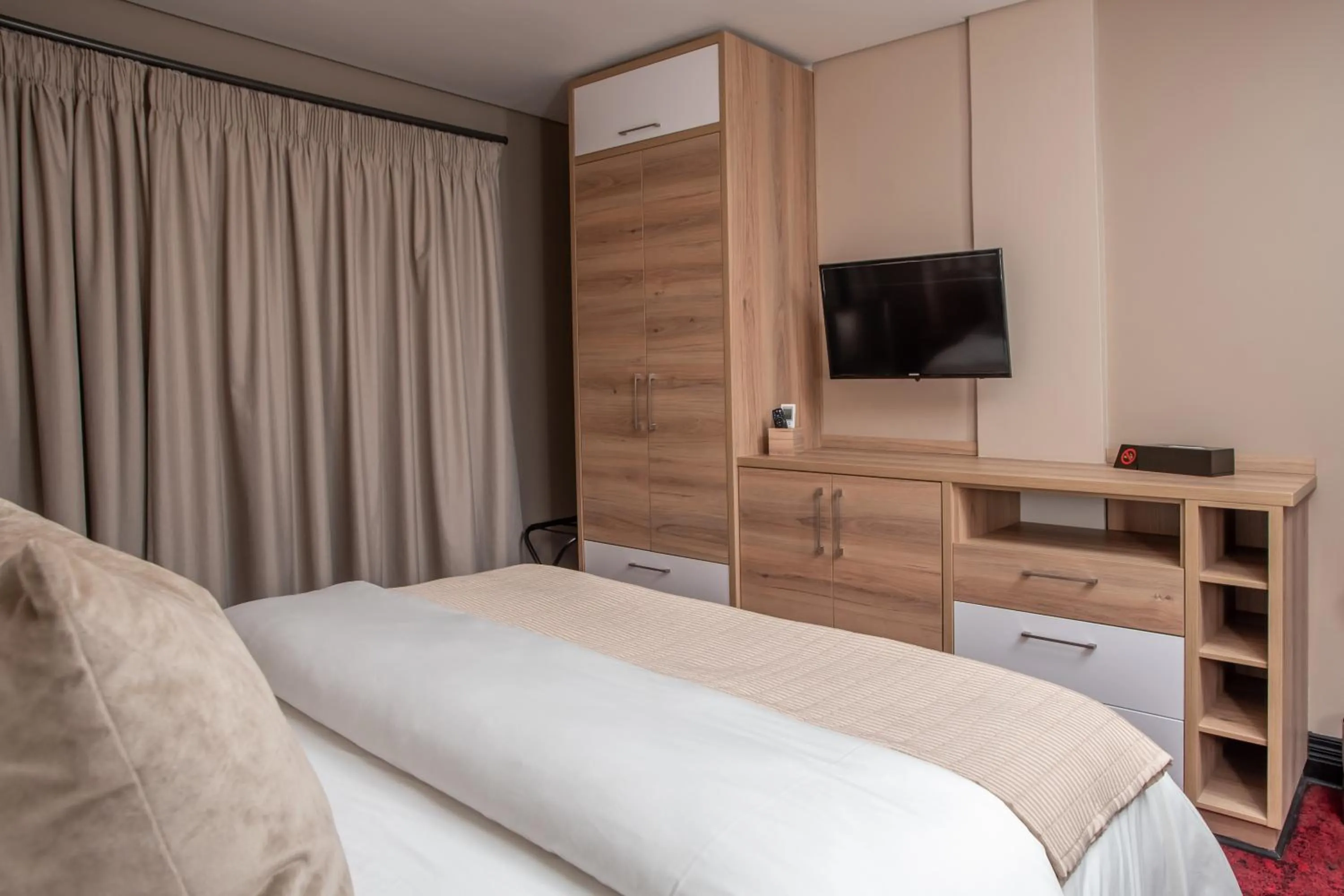 Bed in LOCH LOGAN HOTEL