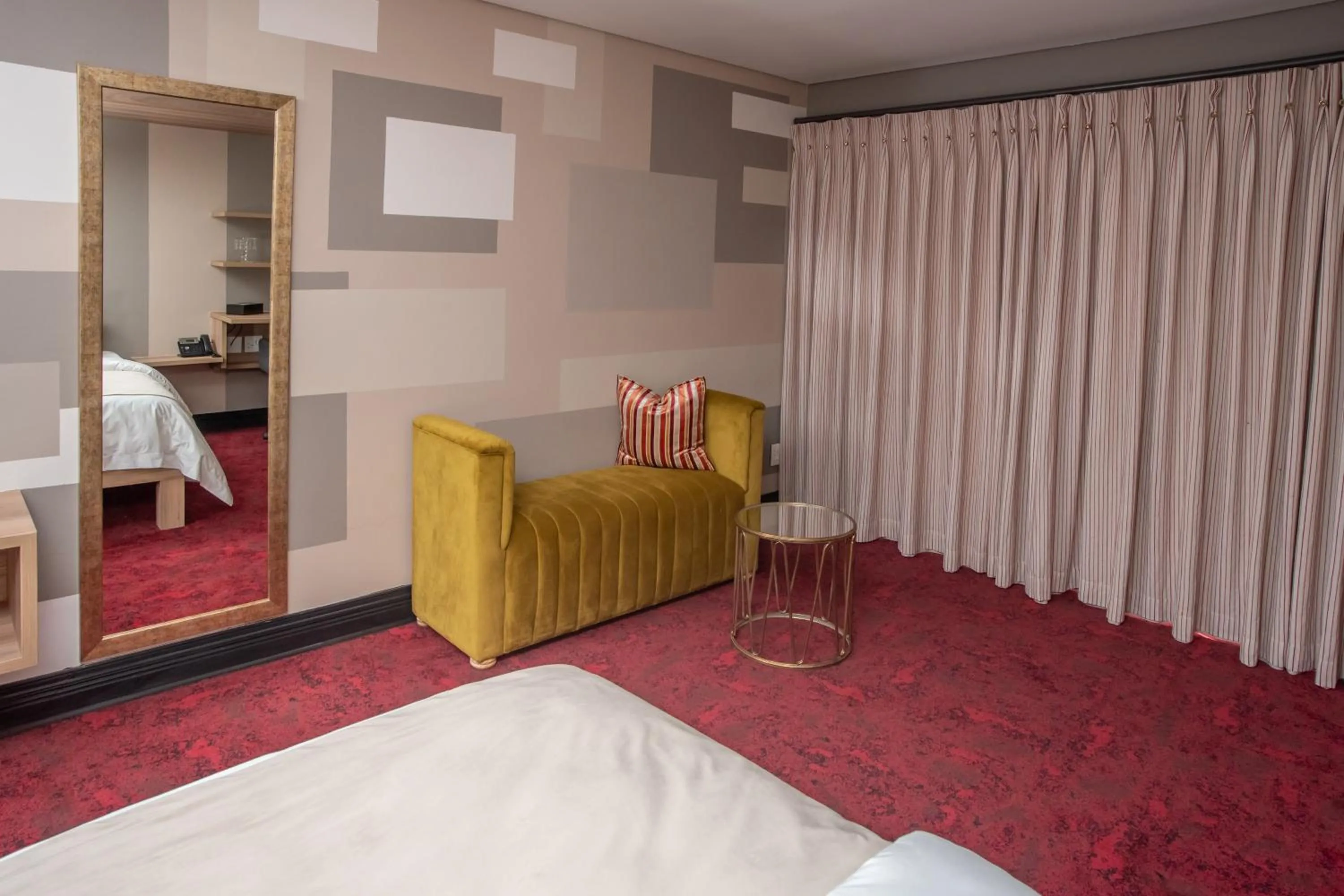 Bed in LOCH LOGAN HOTEL