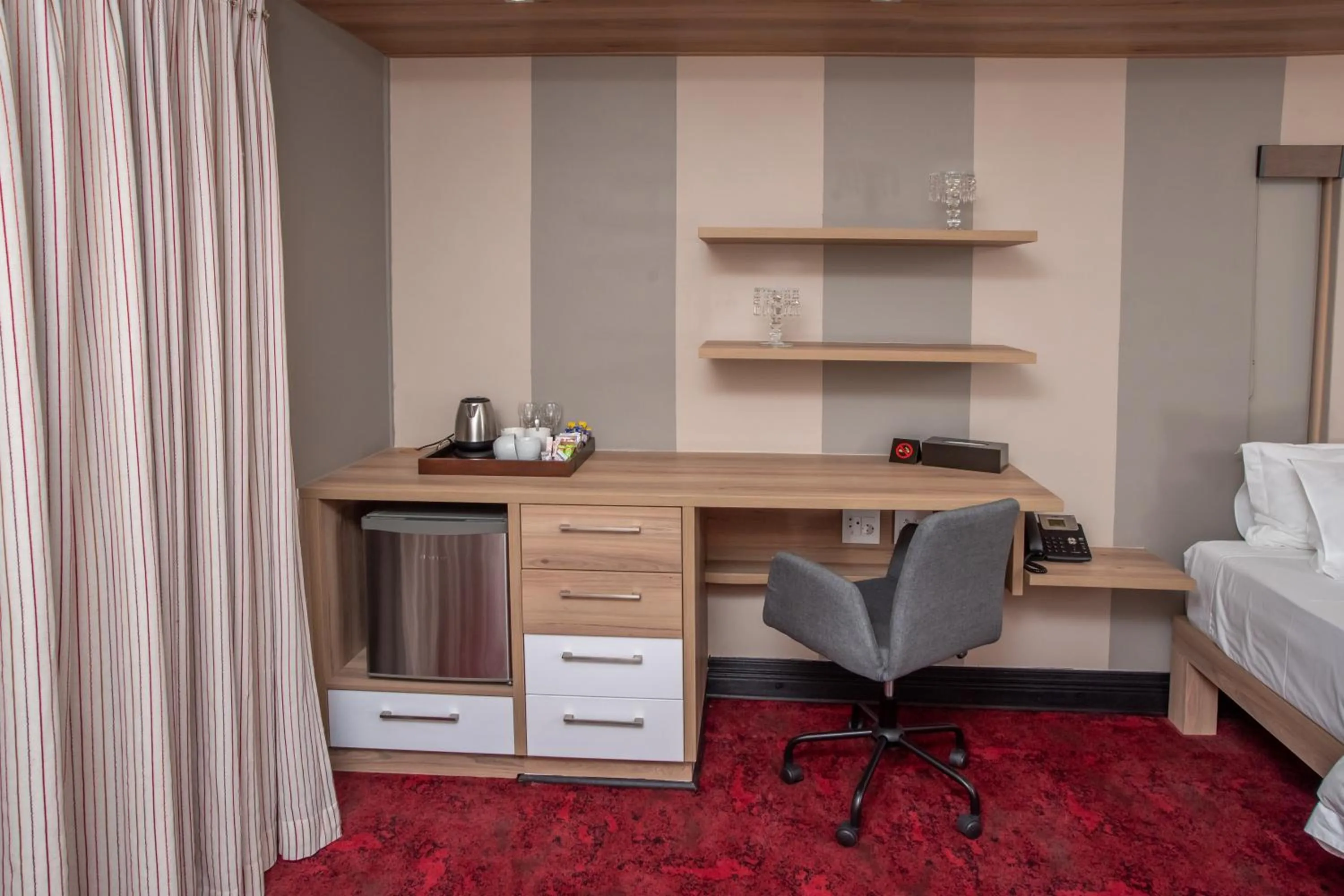 Coffee/tea facilities in LOCH LOGAN HOTEL