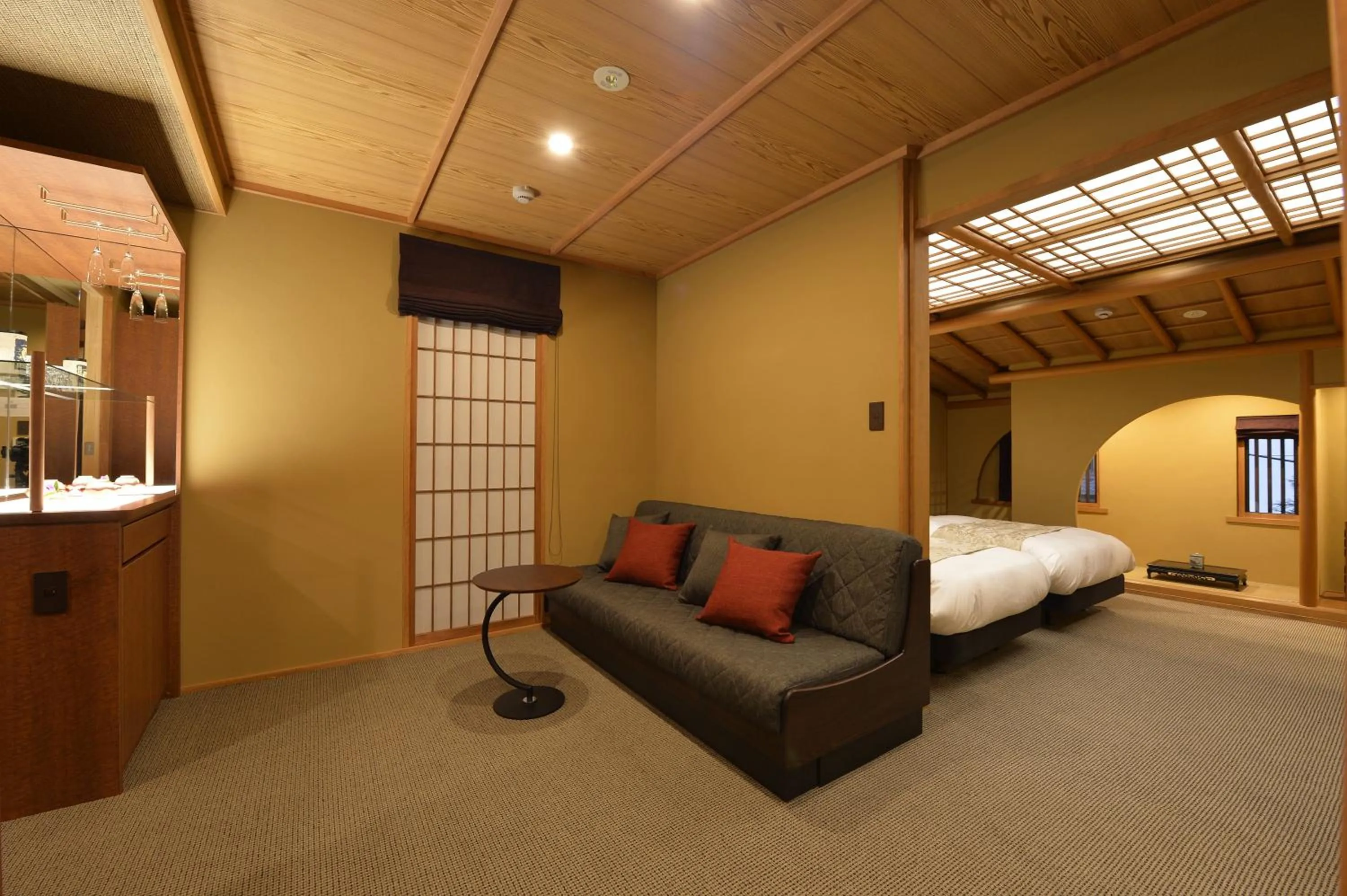 Seating area, Bed in Gion Oyado Kikutani