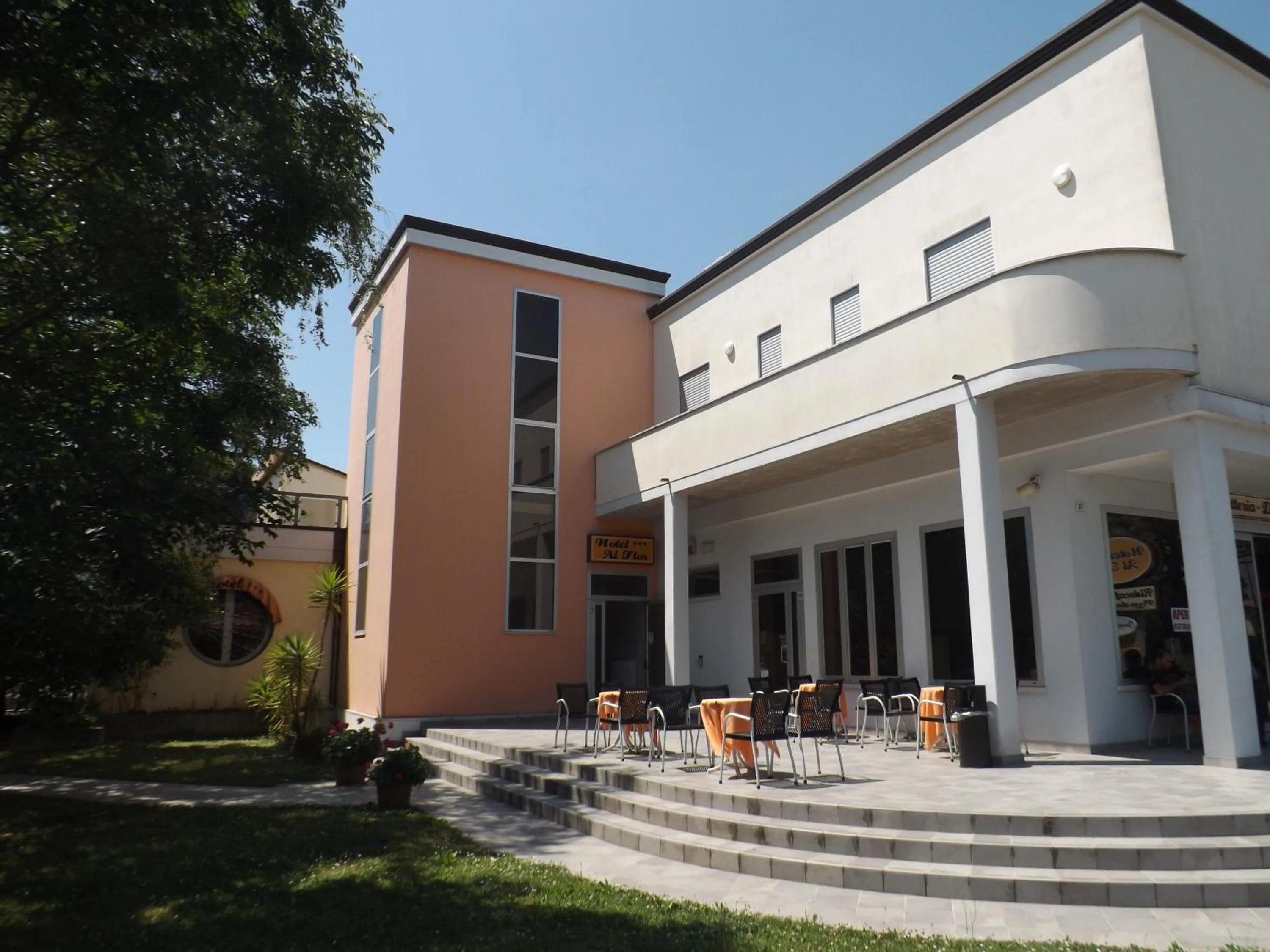 Facade/entrance in Al Flor