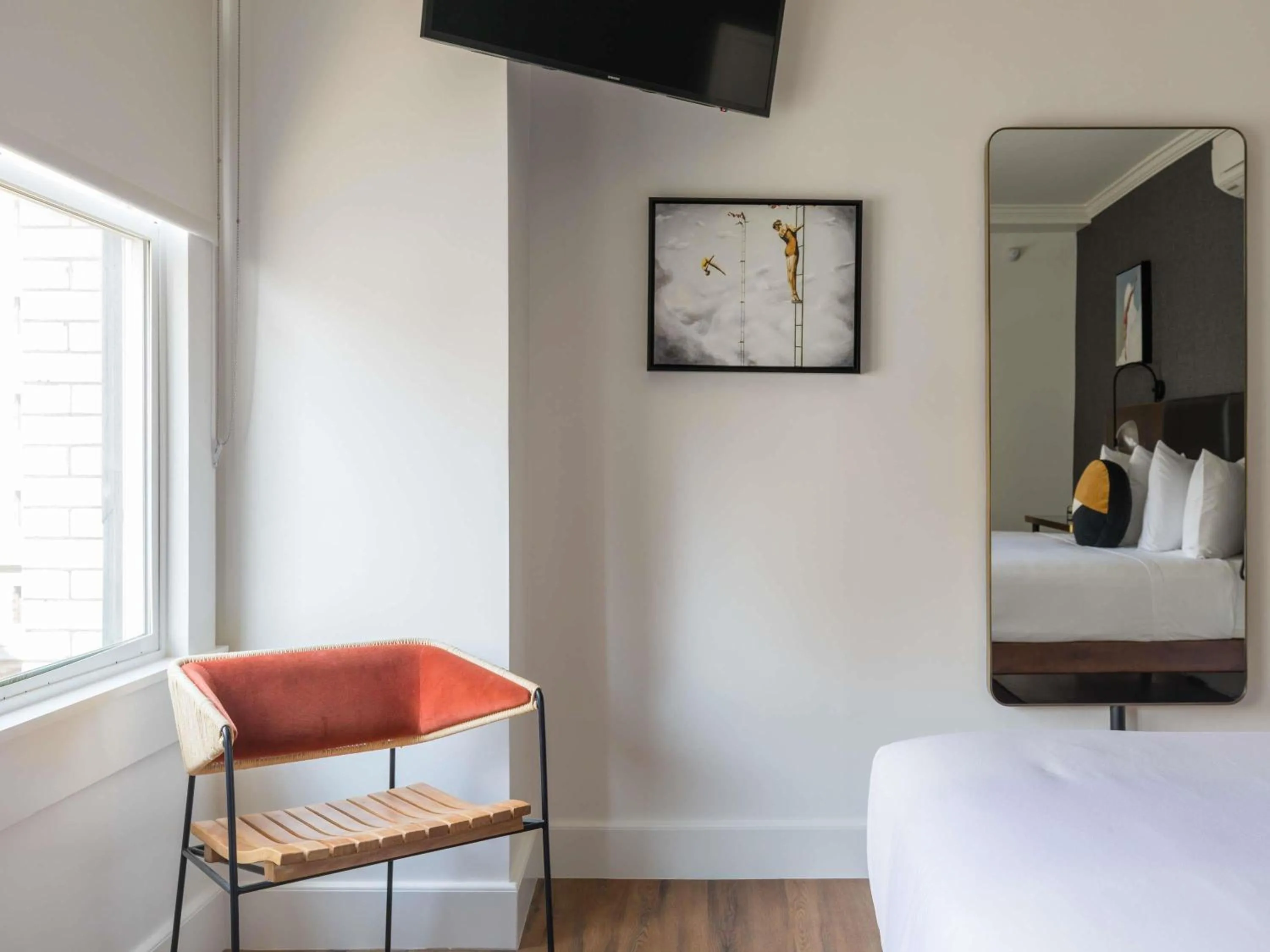 Bedroom, Bed in Hotel Stratford San Francisco - Handwritten Collection