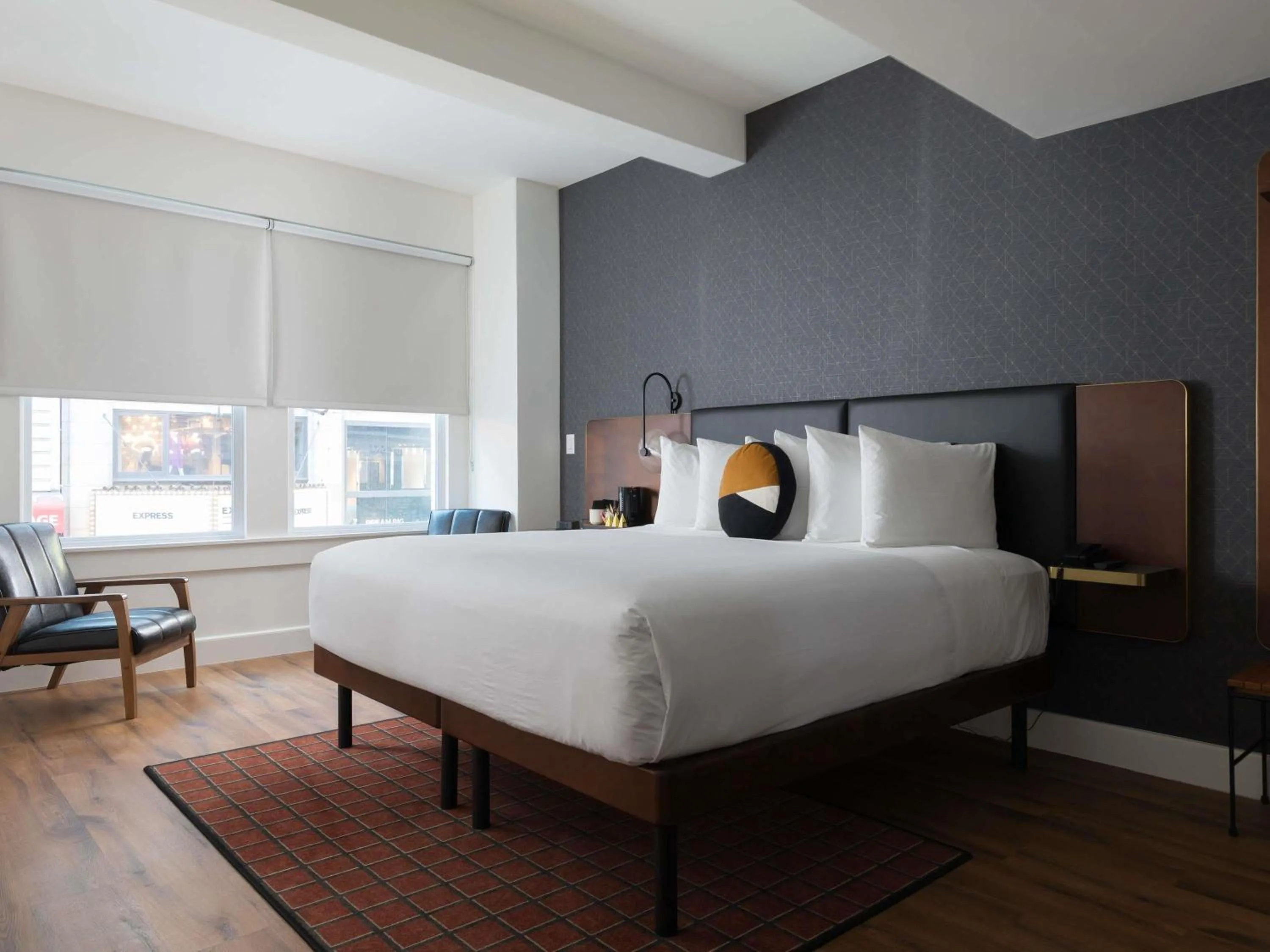 Bedroom, Bed in Hotel Stratford San Francisco - Handwritten Collection