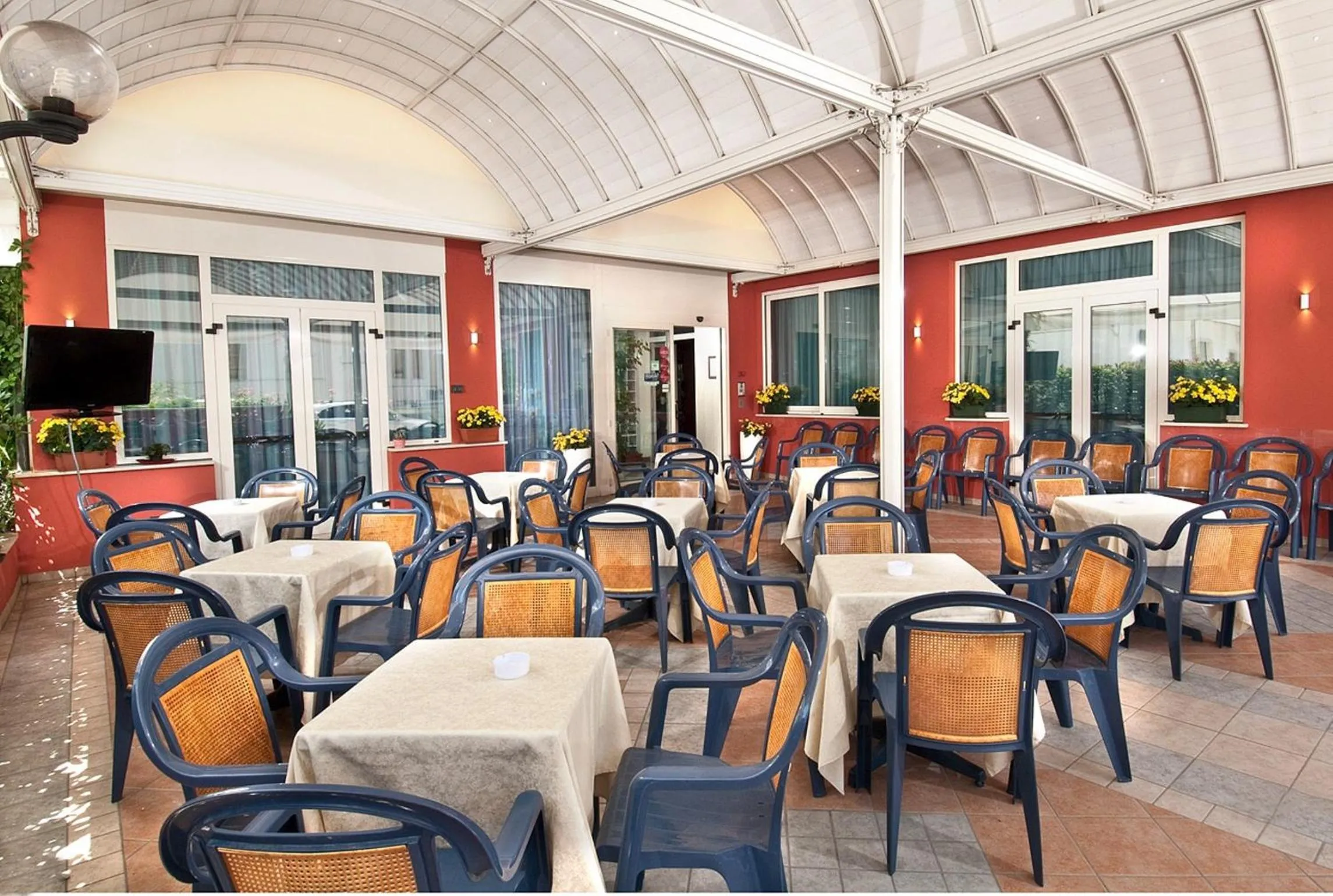 Communal lounge/ TV room in Hotel Europa