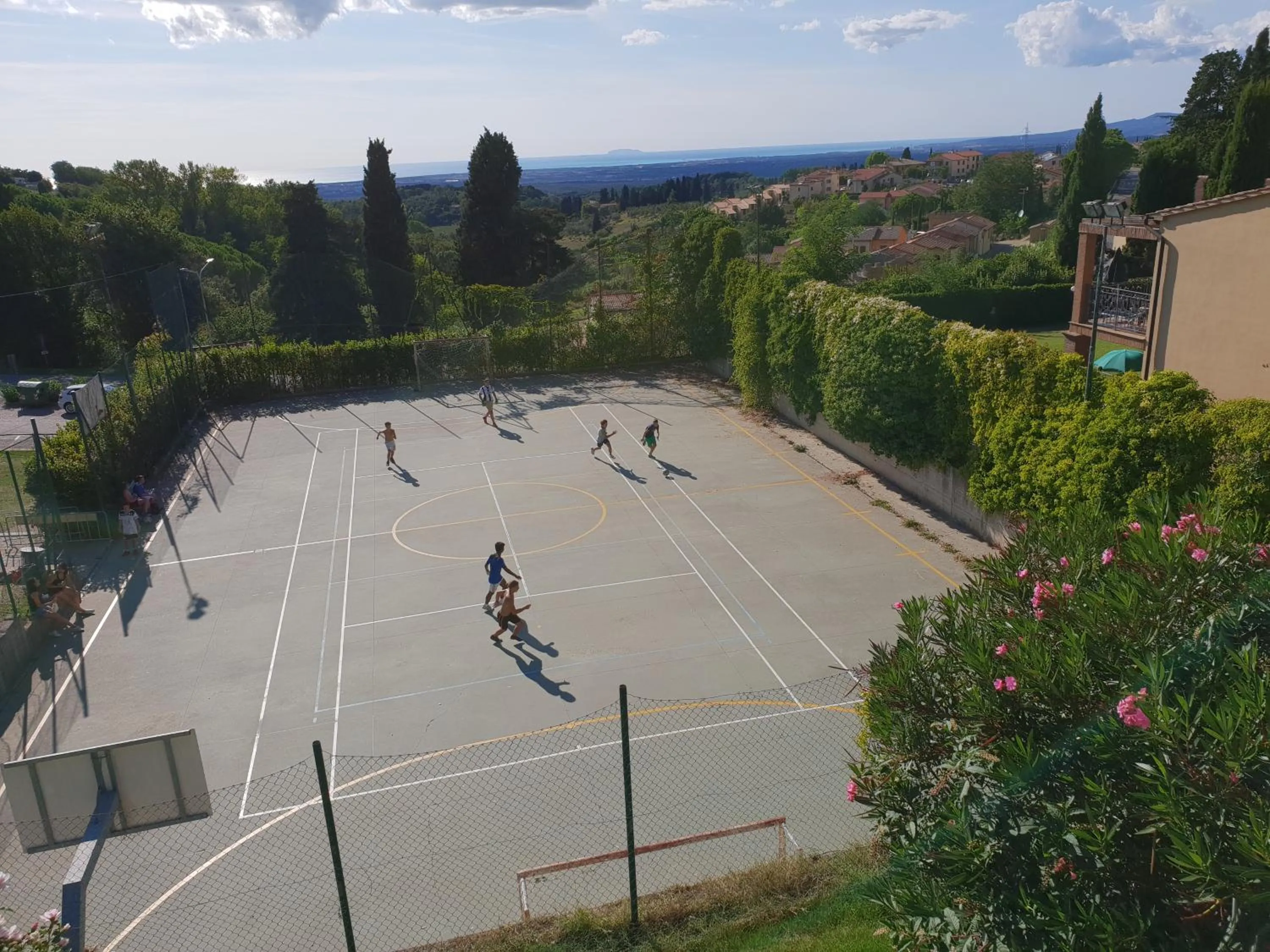 Tennis court in Residence Villa Elena