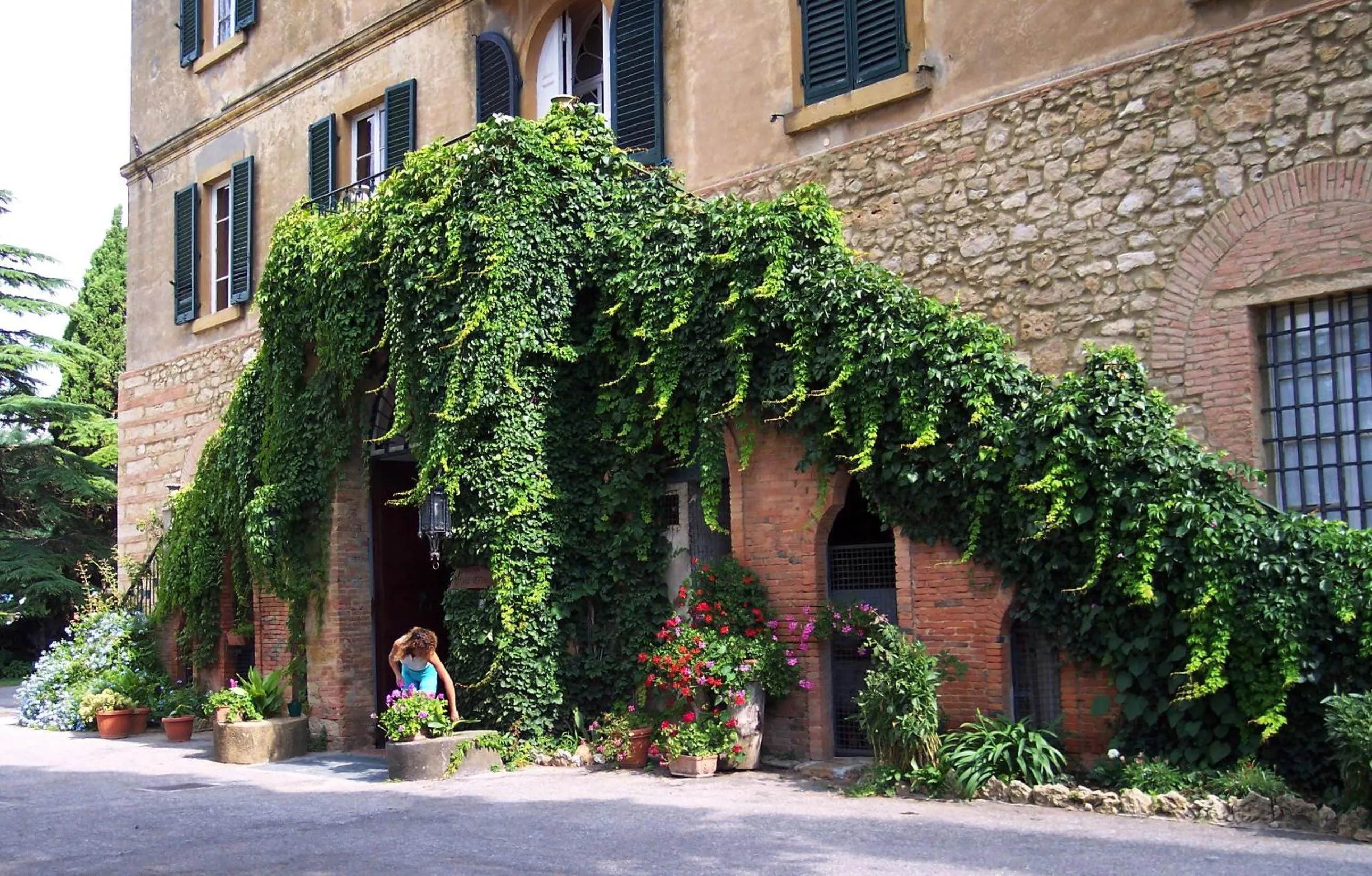 Facade/entrance in Residence Villa Elena