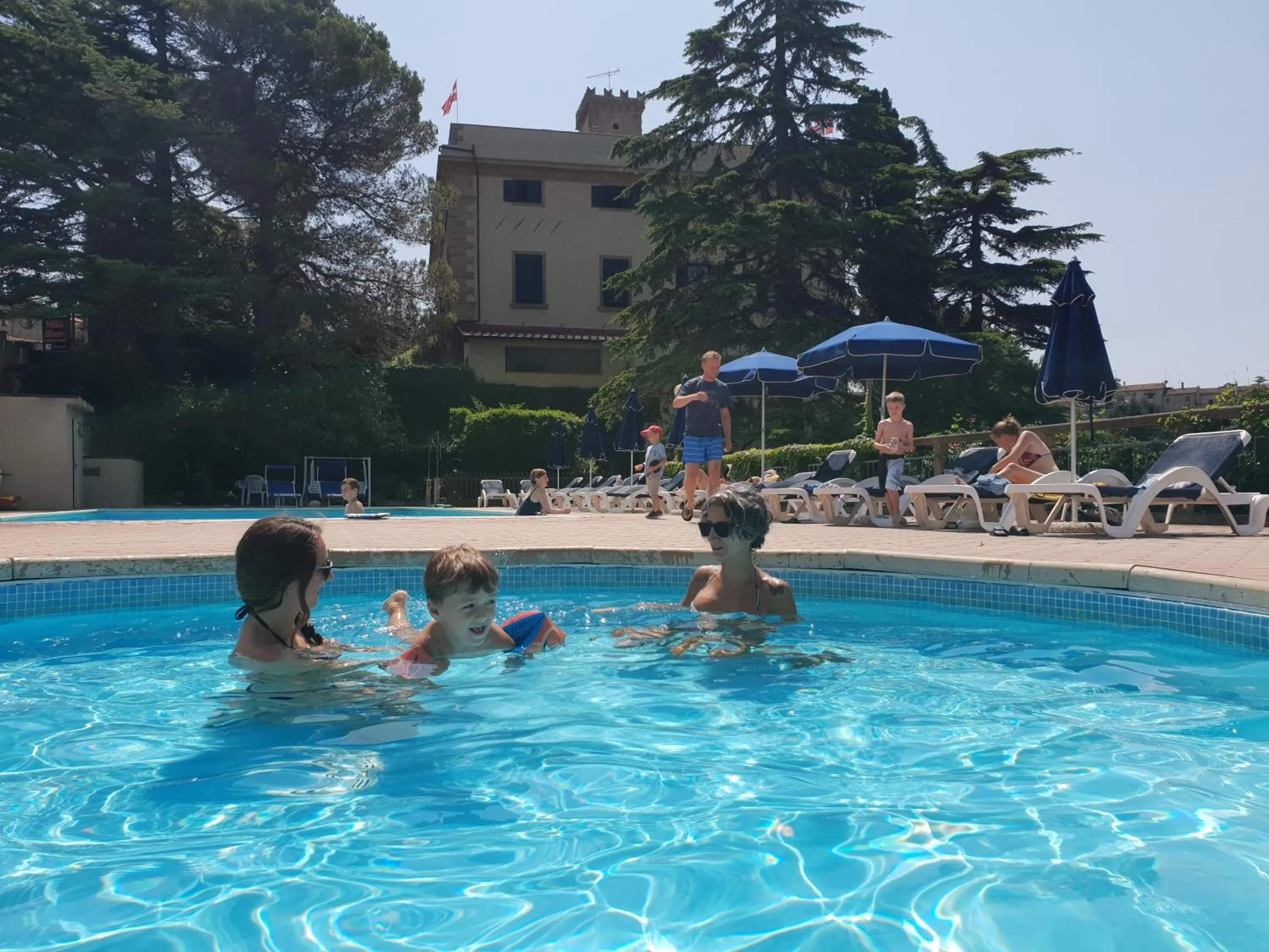 Swimming pool in Residence Villa Elena