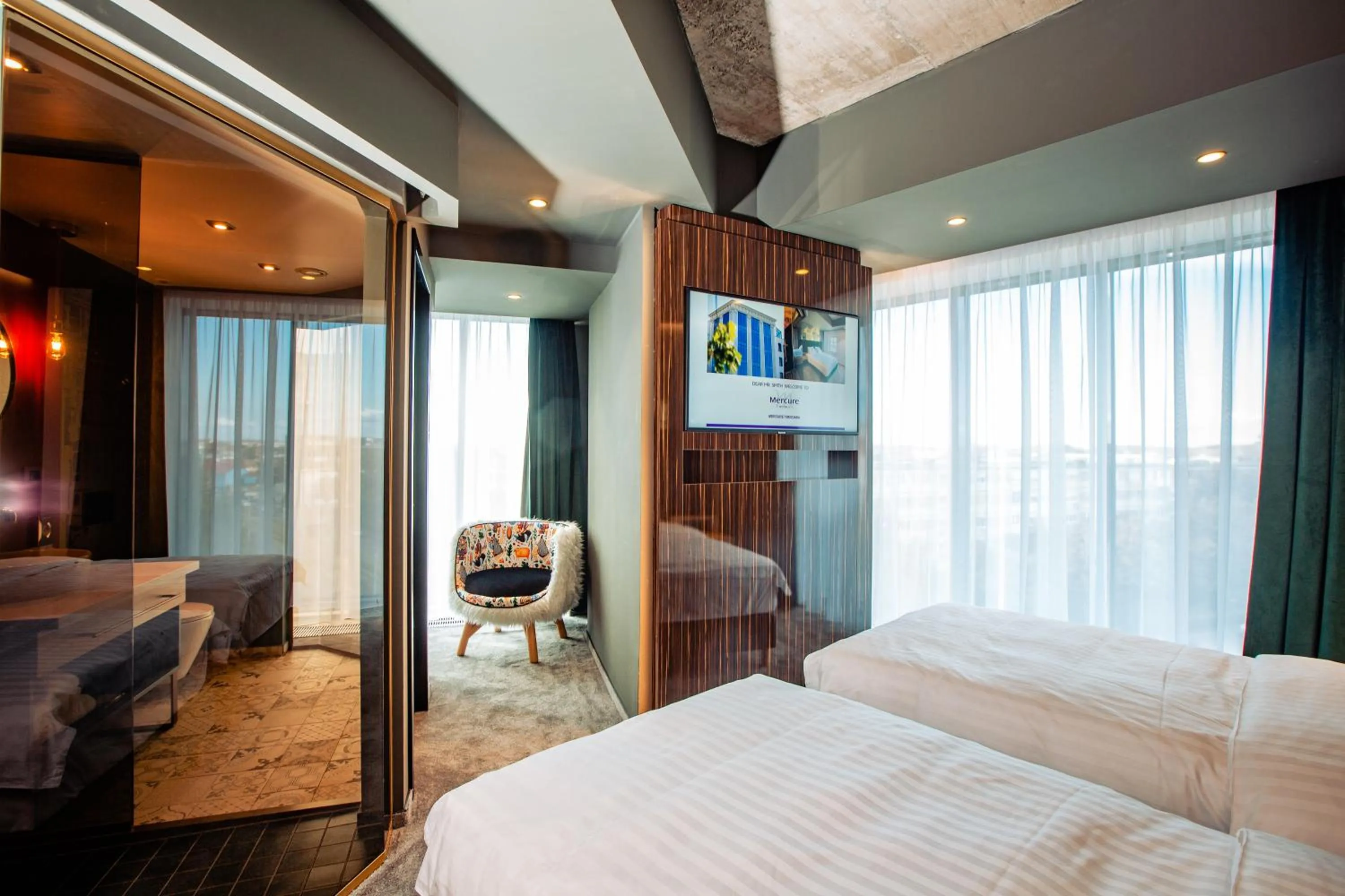 Photo of the whole room, Bed in Mercure Timisoara