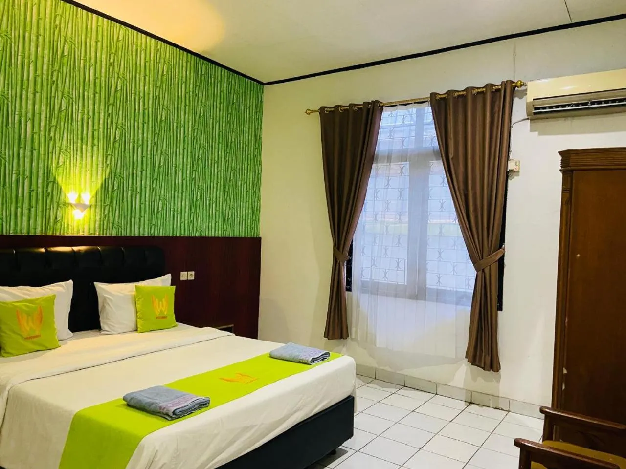 Bed in Hotel Huswah Airport