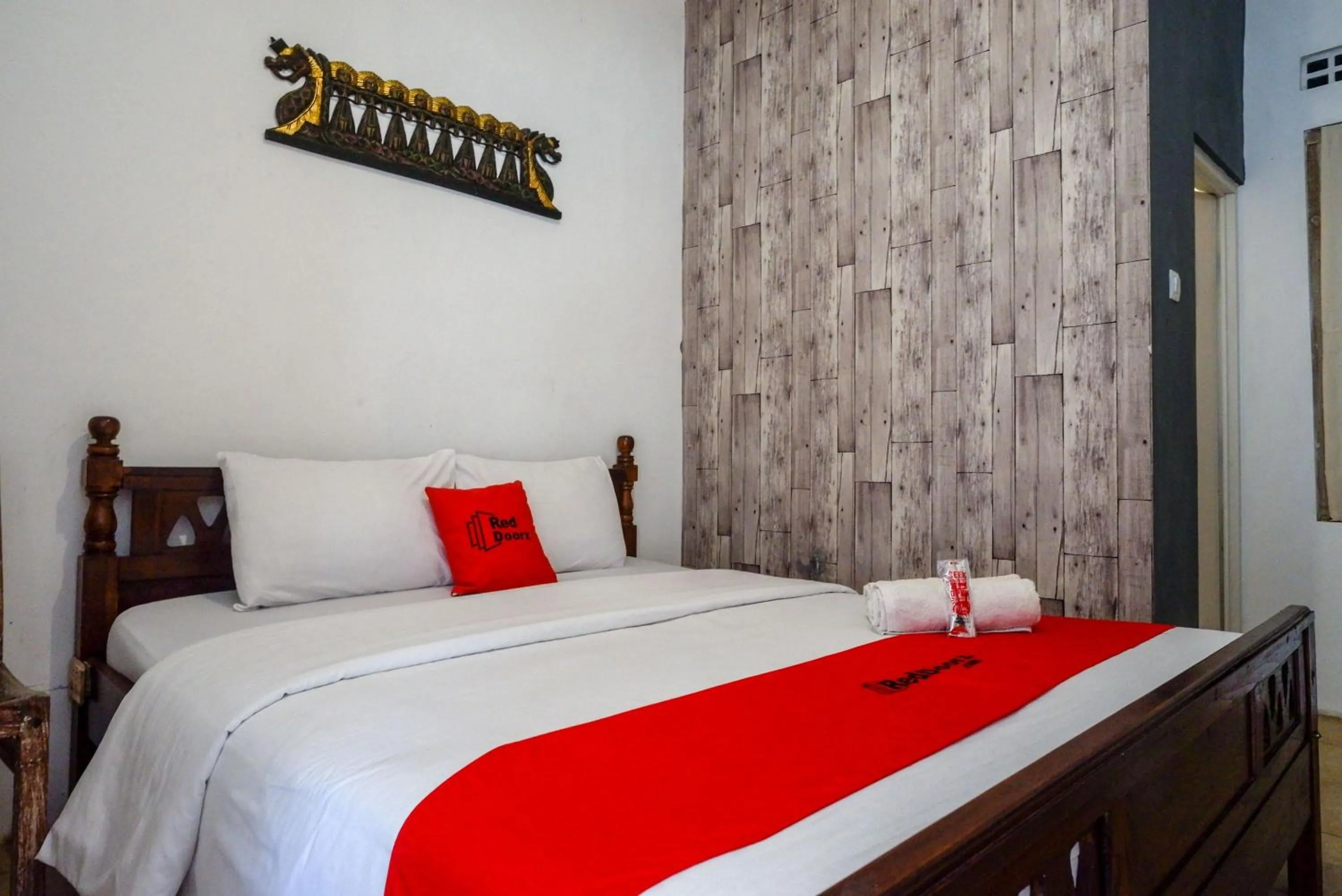 Bedroom, Bed in RedDoorz near Plengkung Gading 2