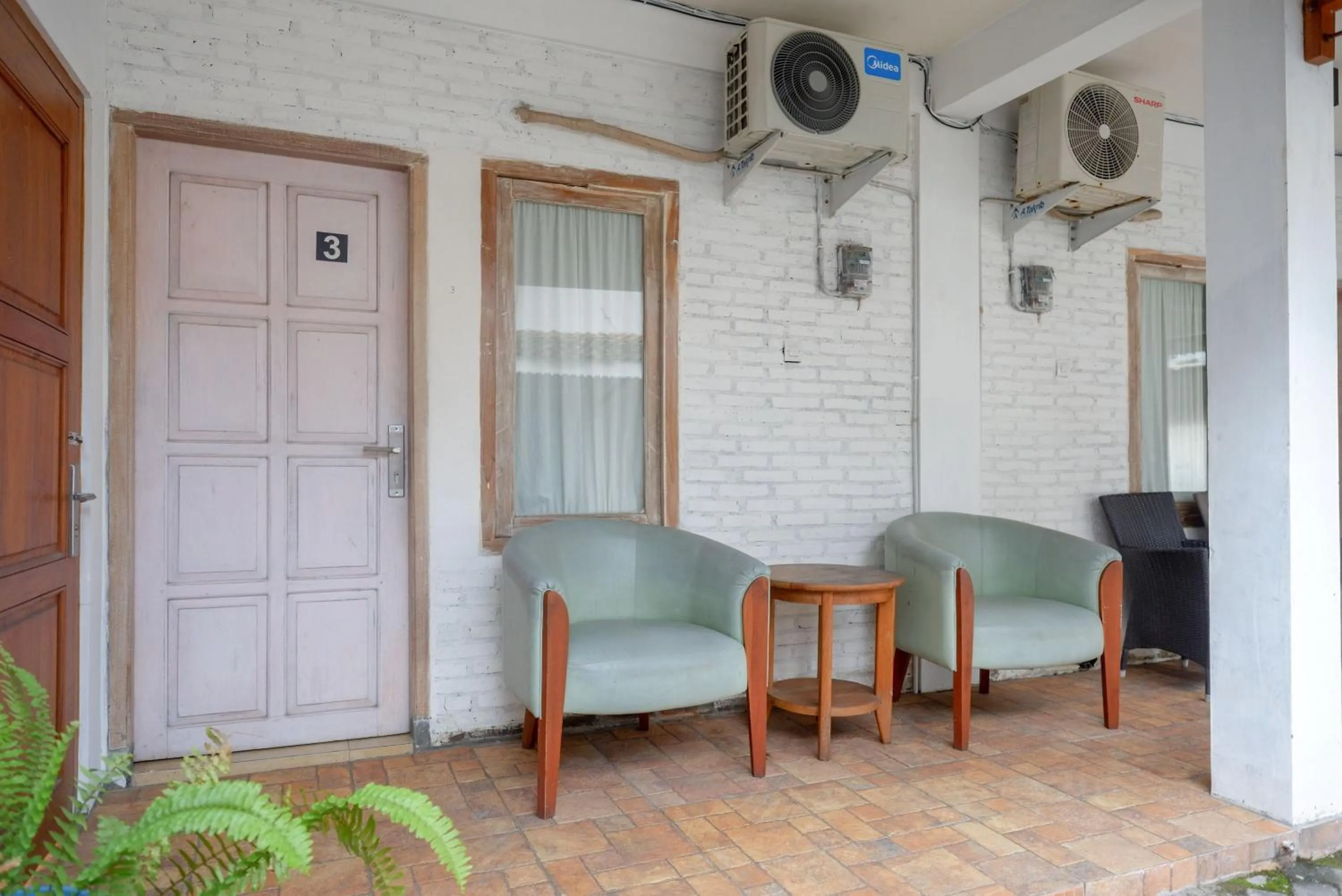 Seating area in RedDoorz near Plengkung Gading 2