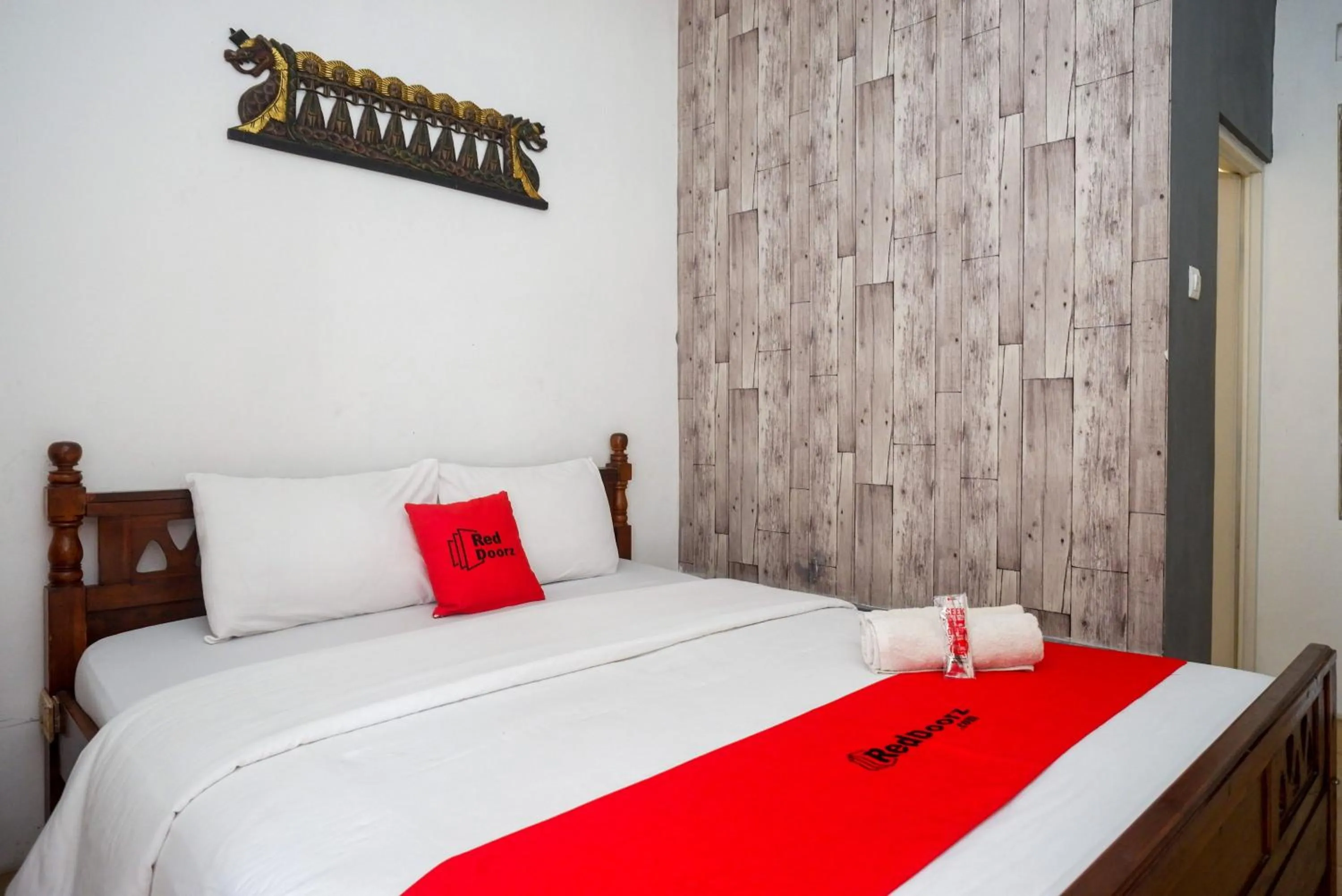 Bedroom, Bed in RedDoorz near Plengkung Gading 2