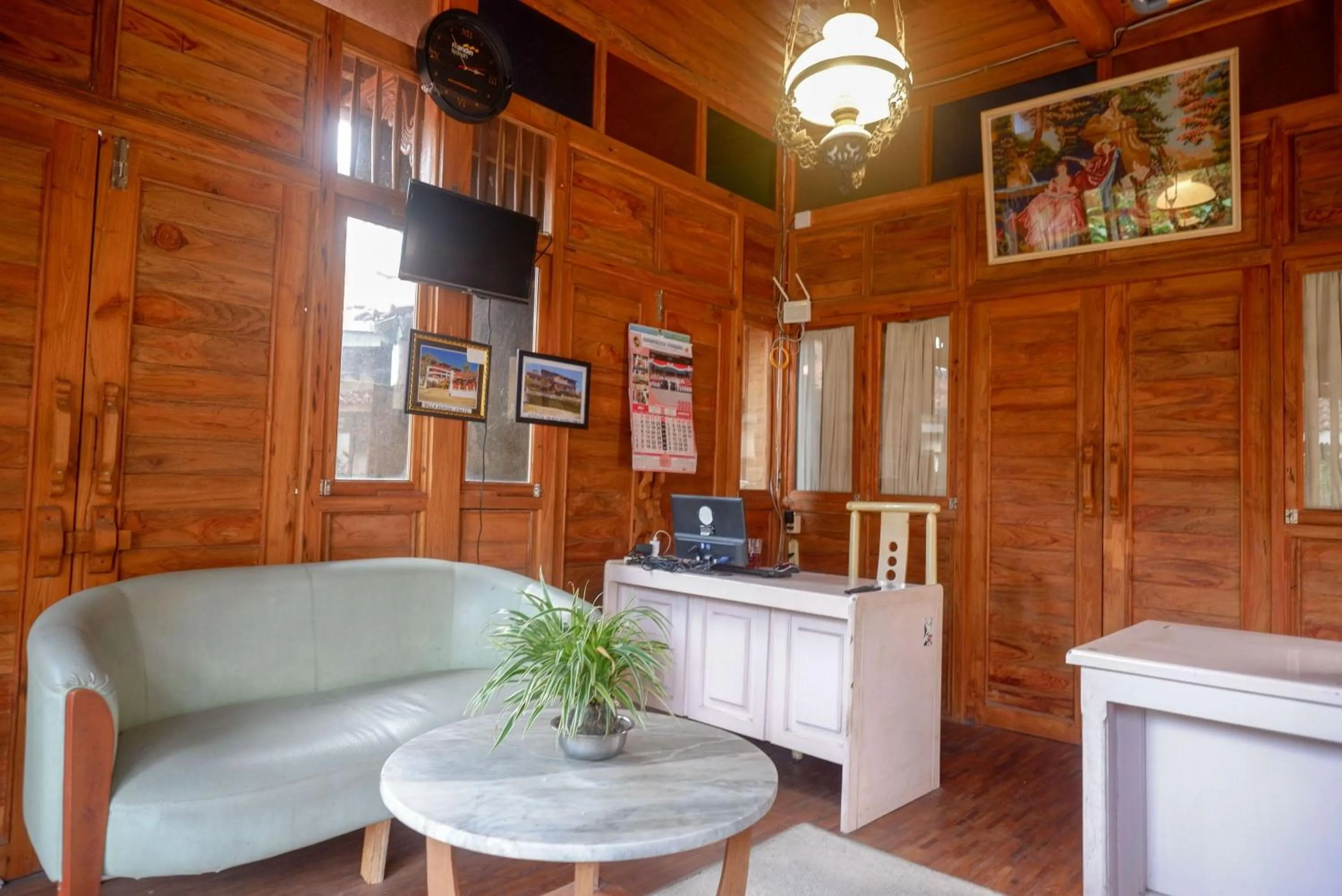 Lobby or reception in RedDoorz near Plengkung Gading 2