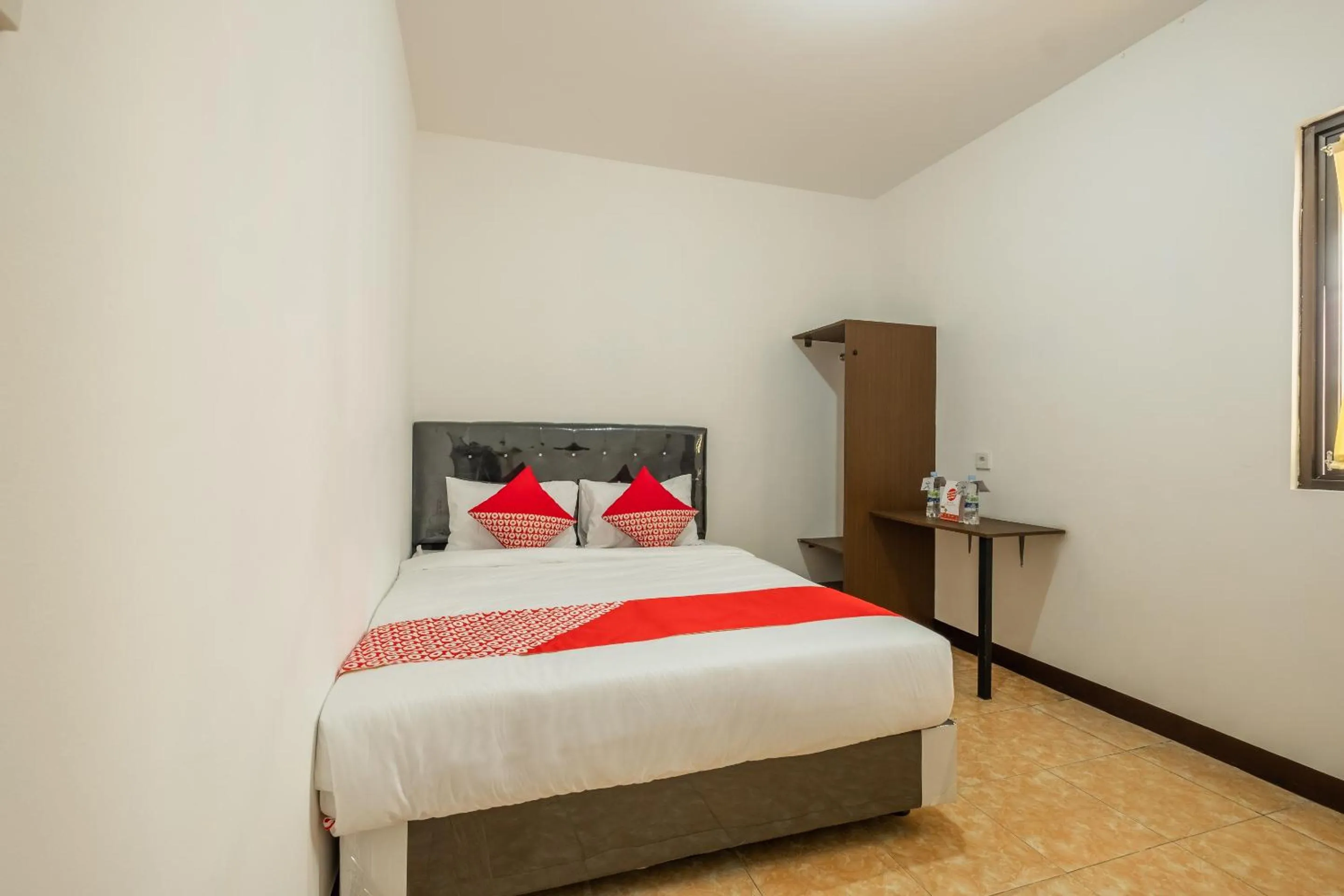 Bedroom in Super OYO 1460 Anyelir Residence