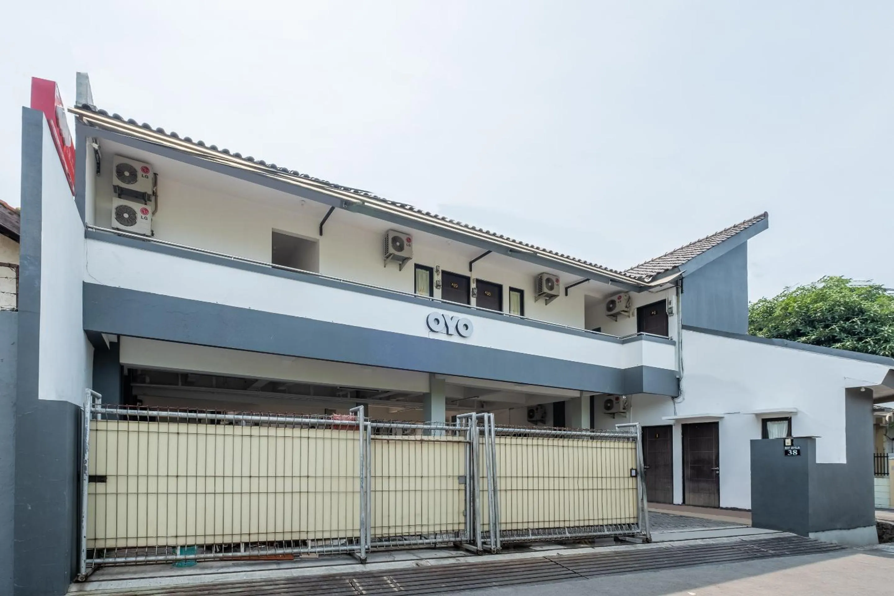 Facade/entrance, Property Building in Super OYO 1460 Anyelir Residence