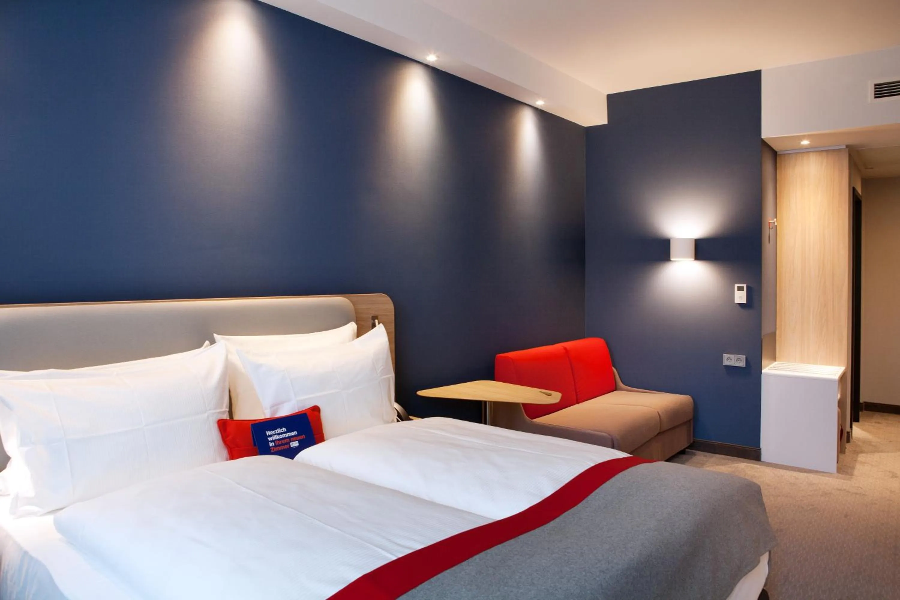Bed in Holiday Inn Express - Kaiserslautern by IHG