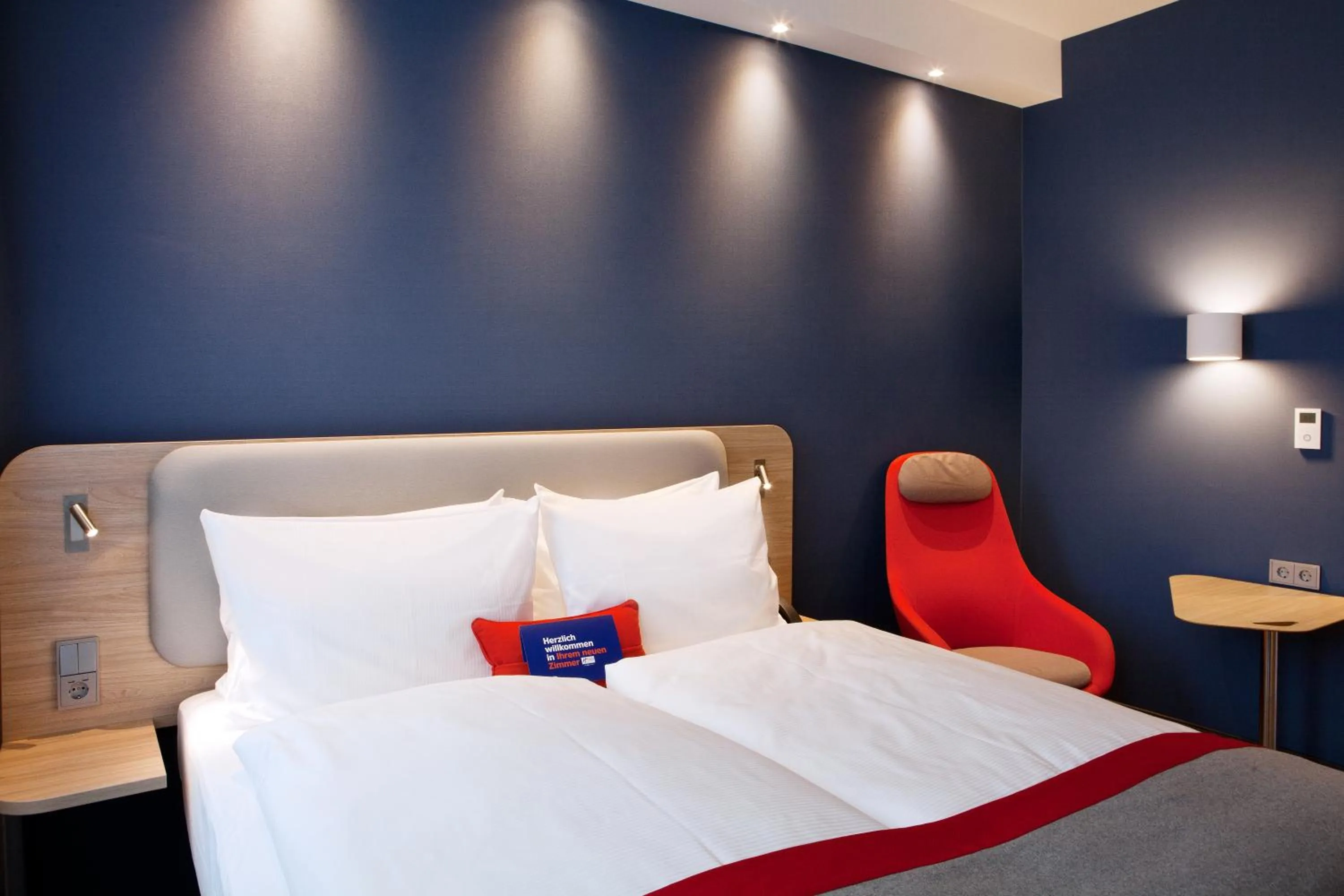 Bed in Holiday Inn Express - Kaiserslautern by IHG