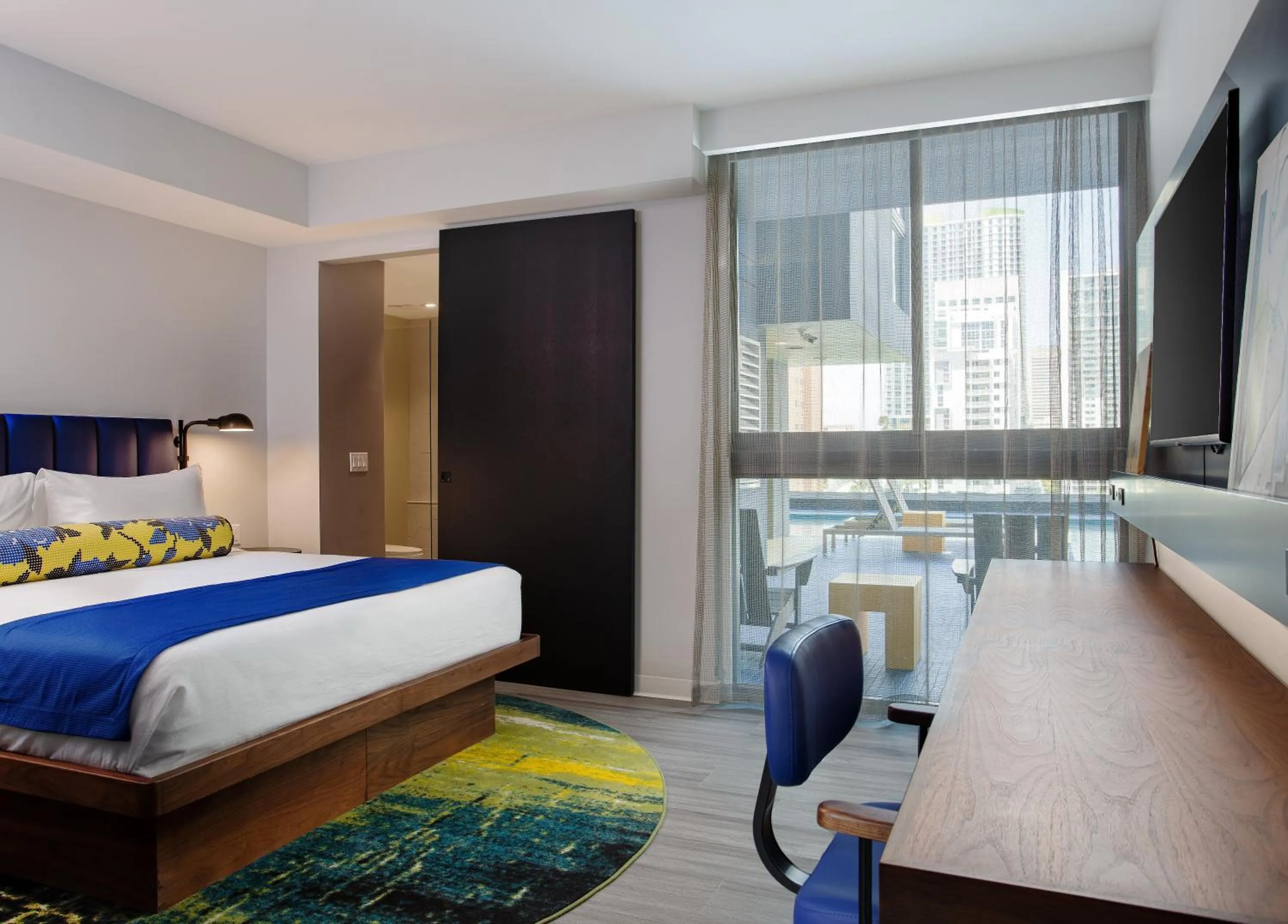 Photo of the whole room, Bed in Hotel Indigo Miami Brickell by IHG