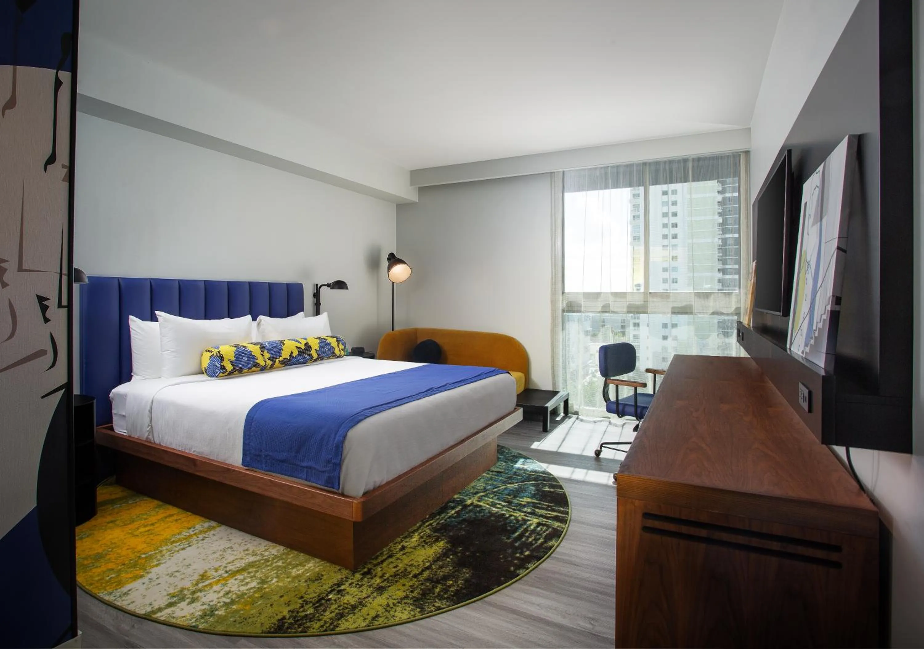 Photo of the whole room, Bed in Hotel Indigo Miami Brickell by IHG