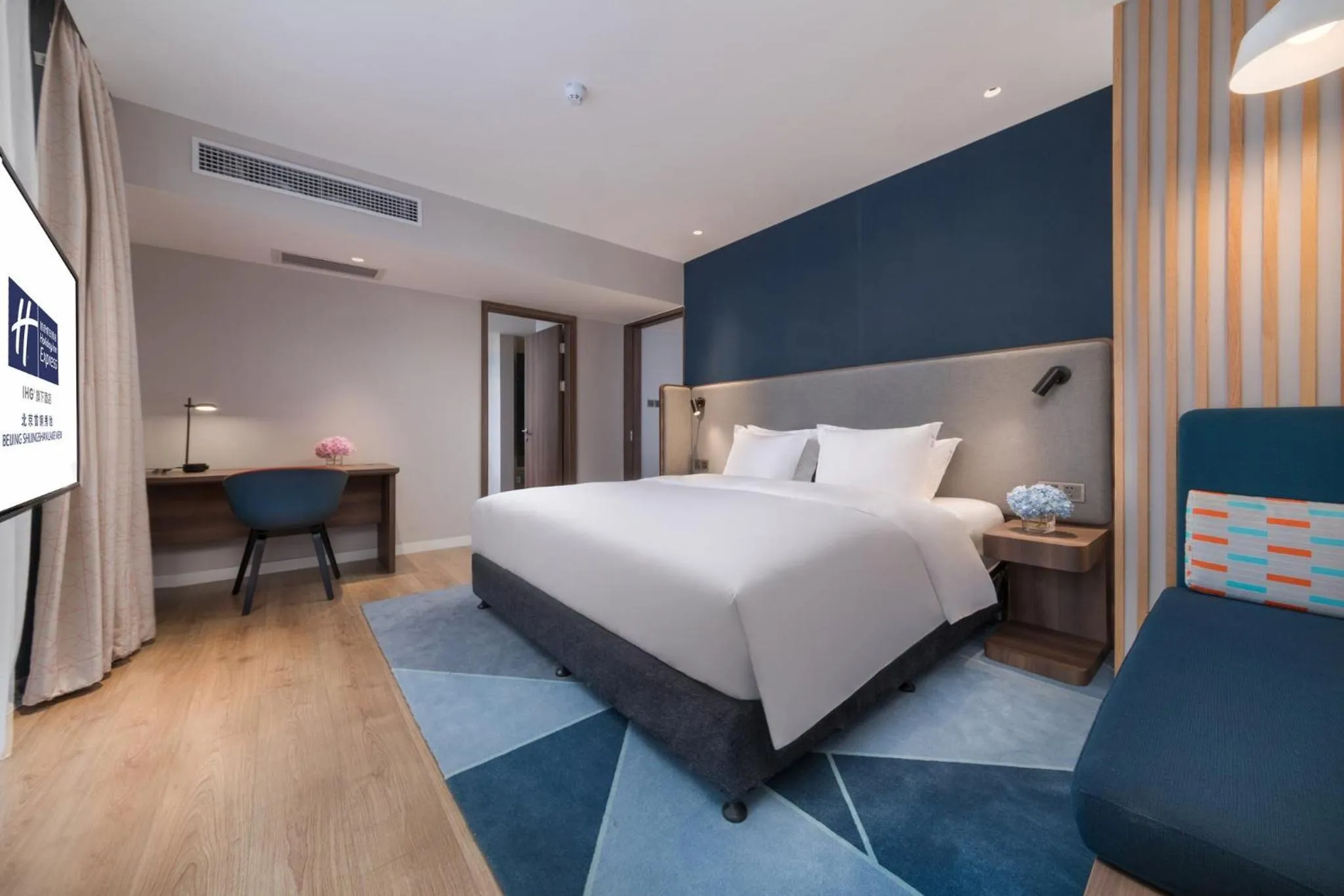 Bedroom, Bed in Holiday Inn Express Beijing Shijingshan Lakeview by IHG