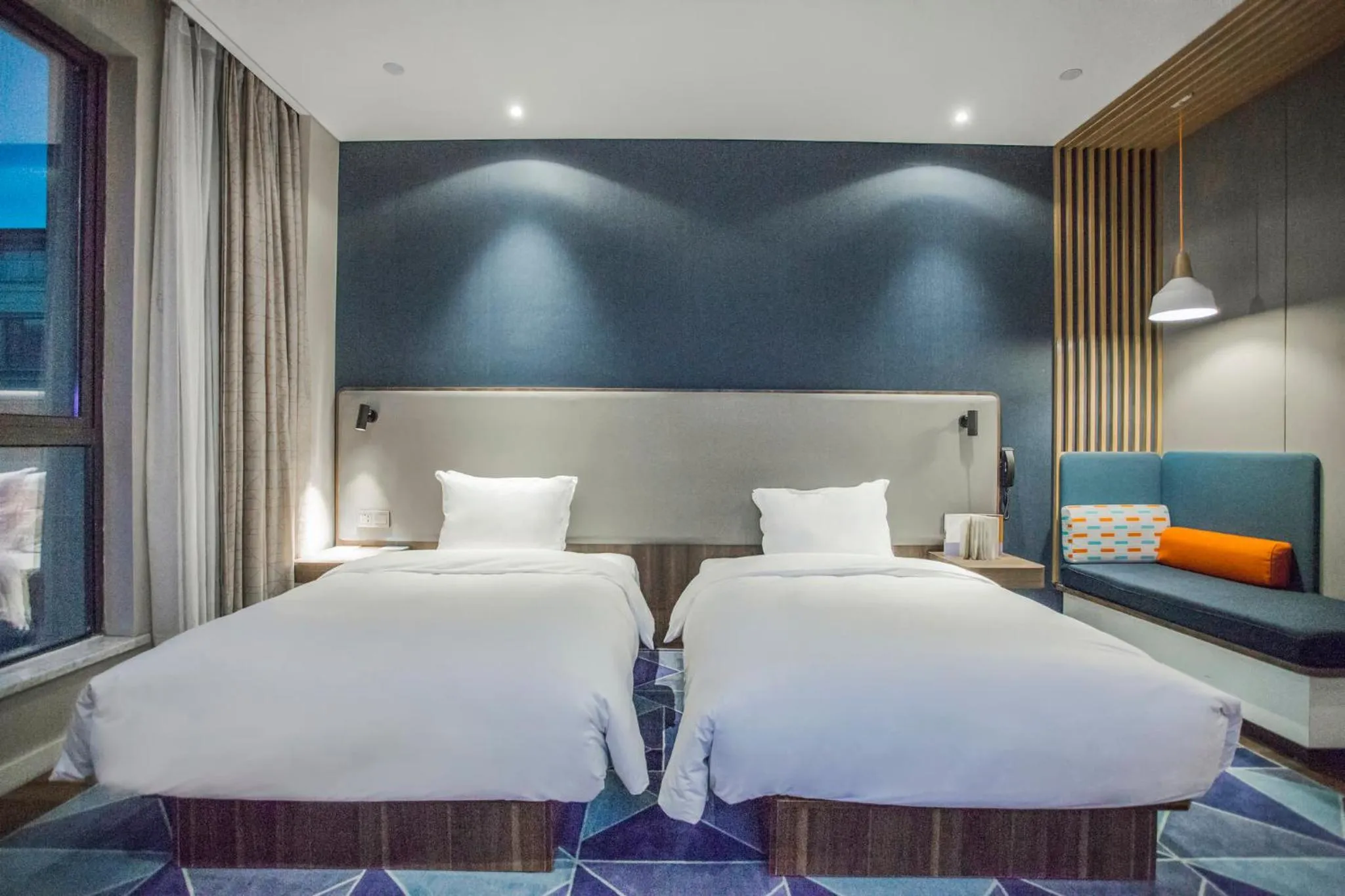 Photo of the whole room, Bed in Holiday Inn Express Hangzhou Xixi Tourism Zone by IHG