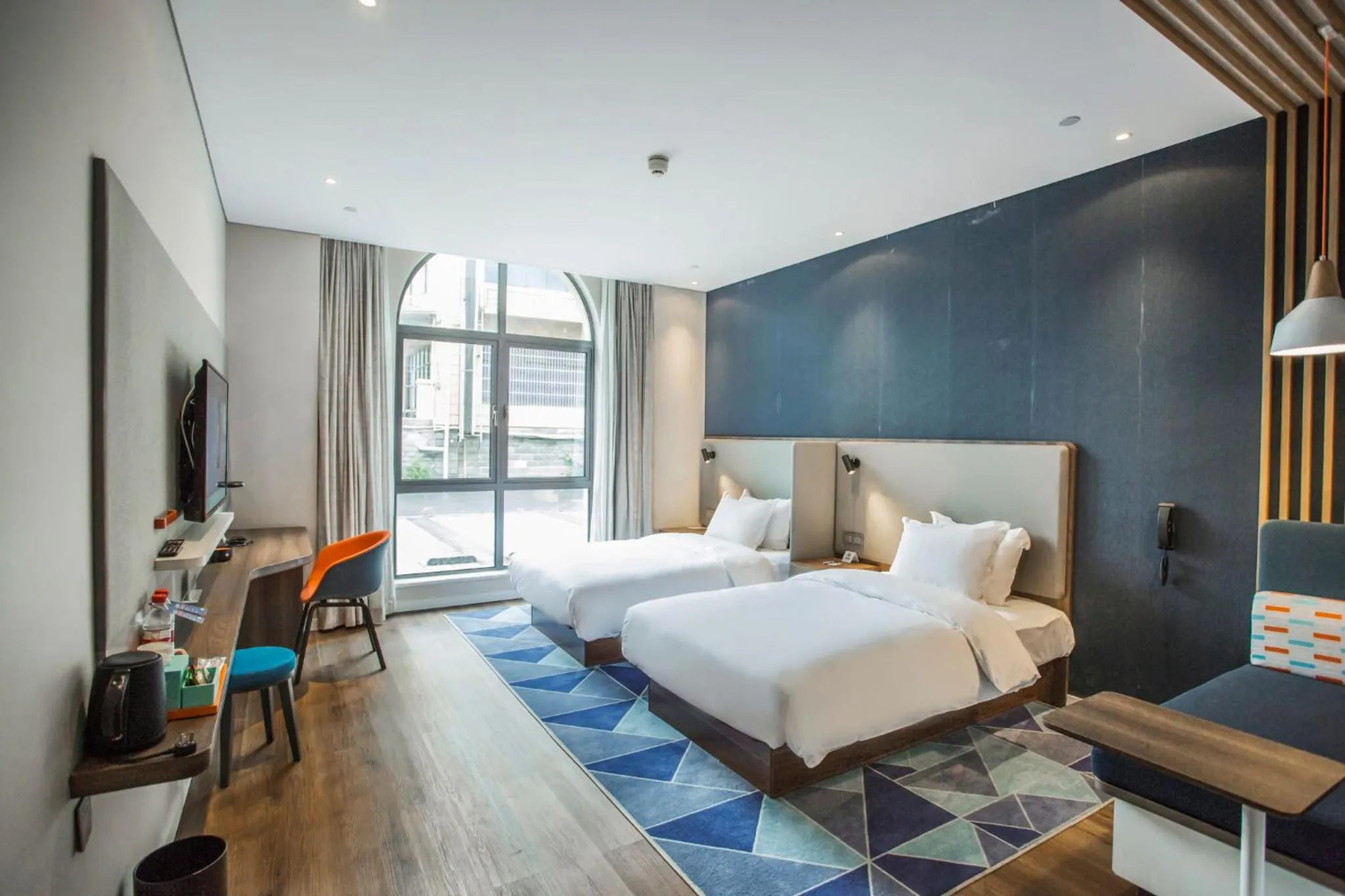 Photo of the whole room, Bed in Holiday Inn Express Hangzhou Xixi Tourism Zone by IHG